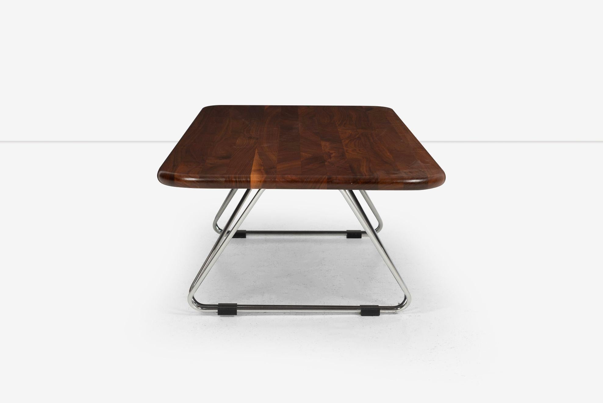 Ray Wilkes Solid Walnut Coffee Table for Herman Miller 1975 In Good Condition For Sale In Chicago, IL