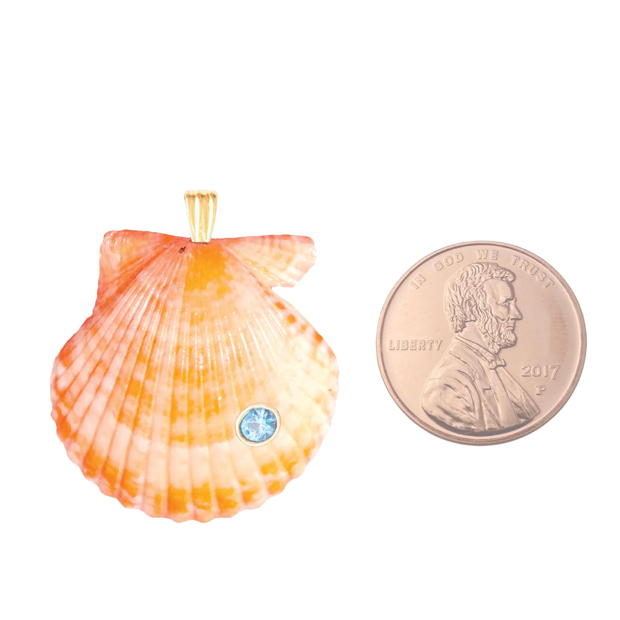 Raya Natural Shell Pendant with 14k Gold and Natural Blue Topaz Gemstone In New Condition For Sale In Miami, FL