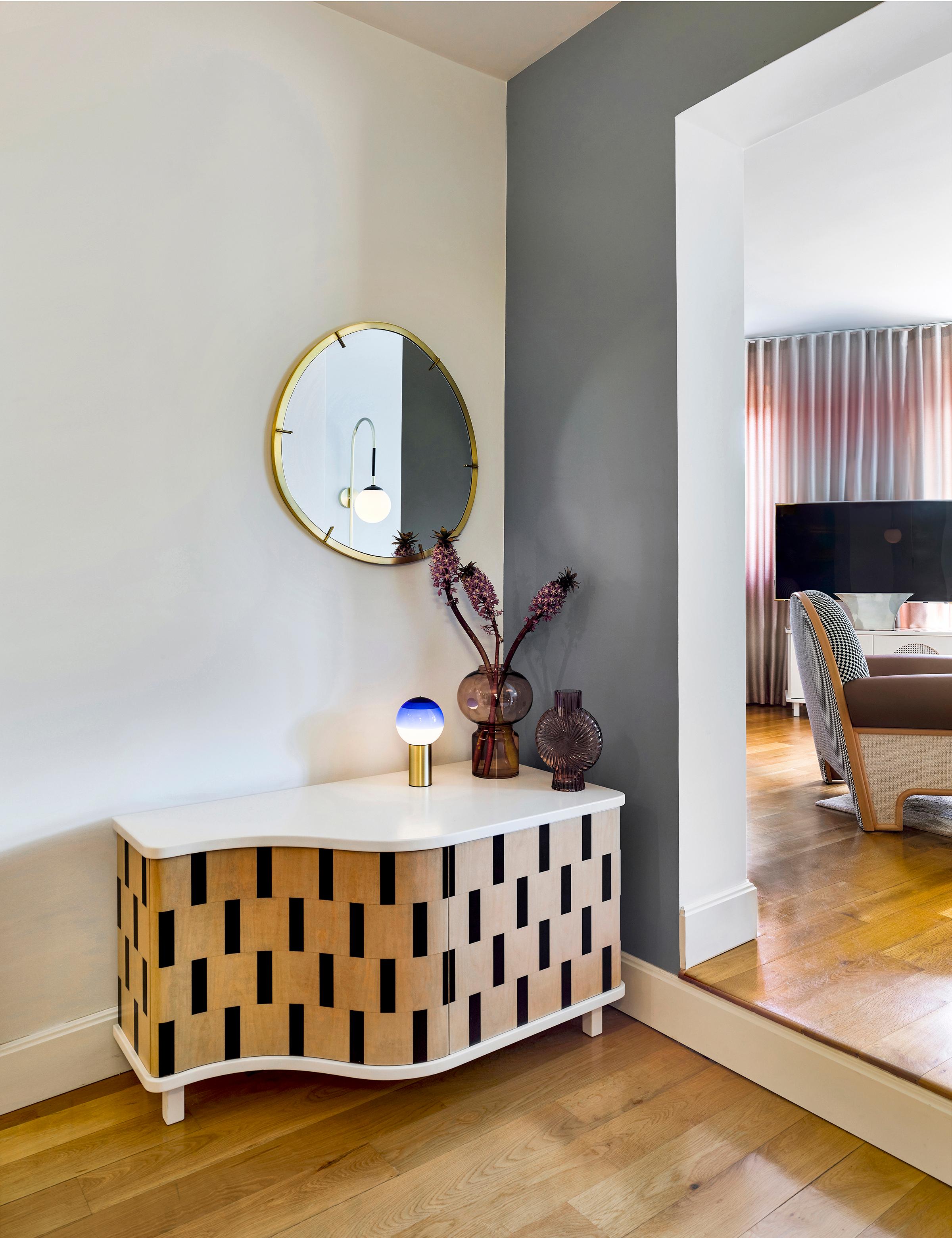 Rayas Striped Credenza with Light Burl Wood Marquetry In New Condition For Sale In New York, NY