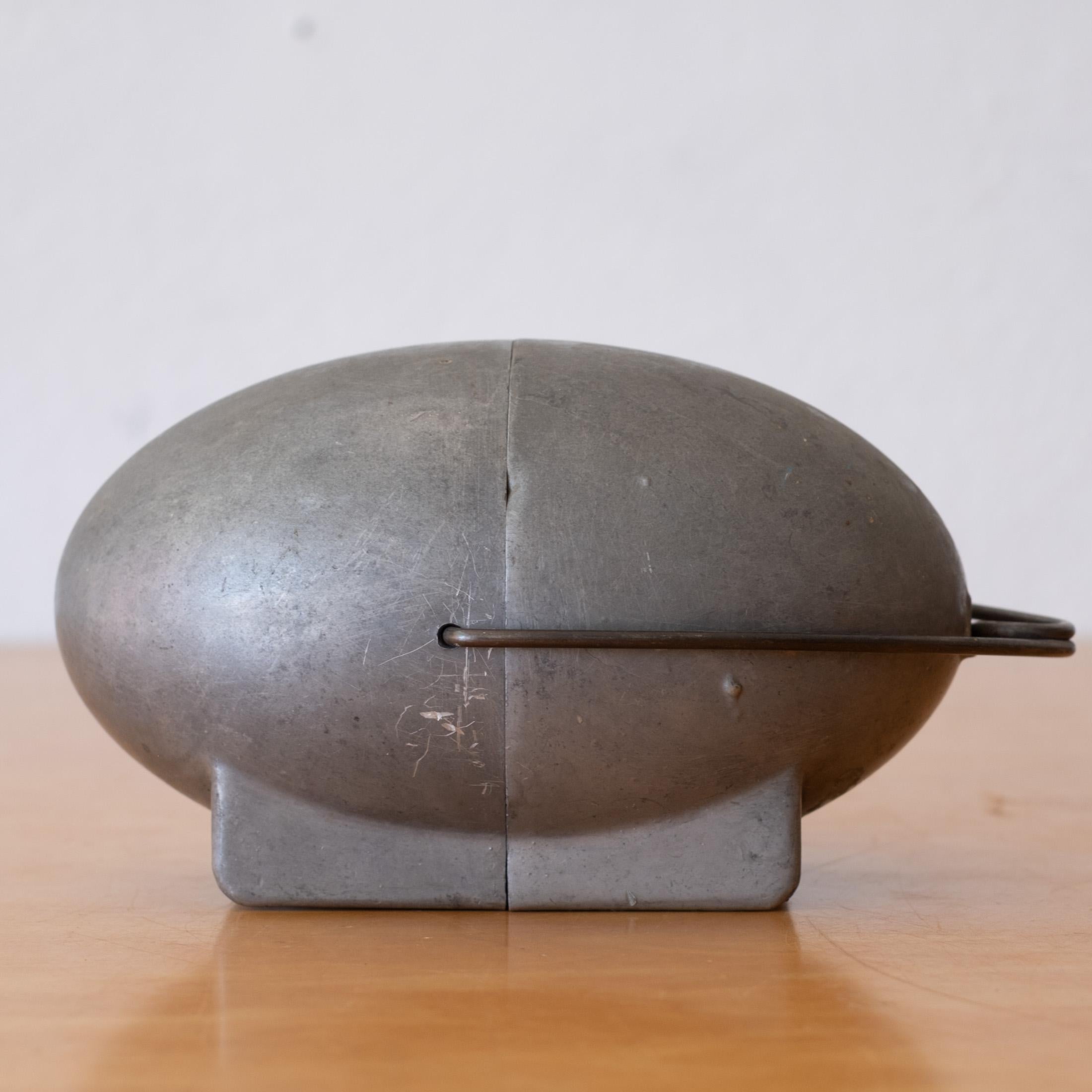 Art déco Raymond Barton Na-Mac Co Art Deco Machine Age Zeppelin Potato Baker en vente