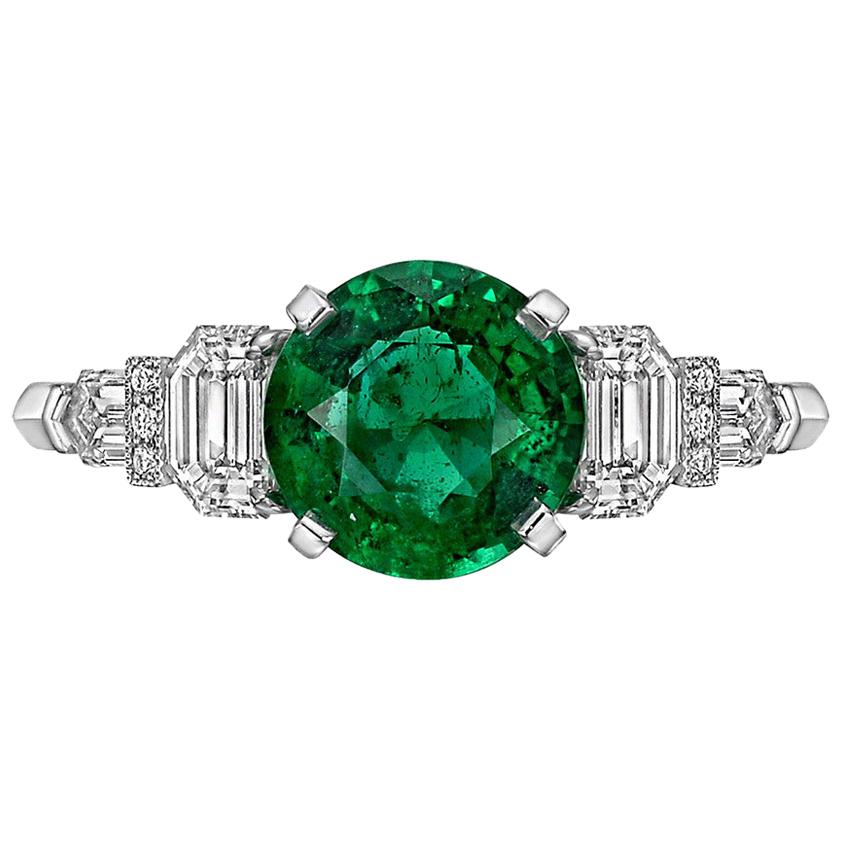 Raymond C. Yard 1.65 Carat Colombian Emerald and Diamond Ring For Sale