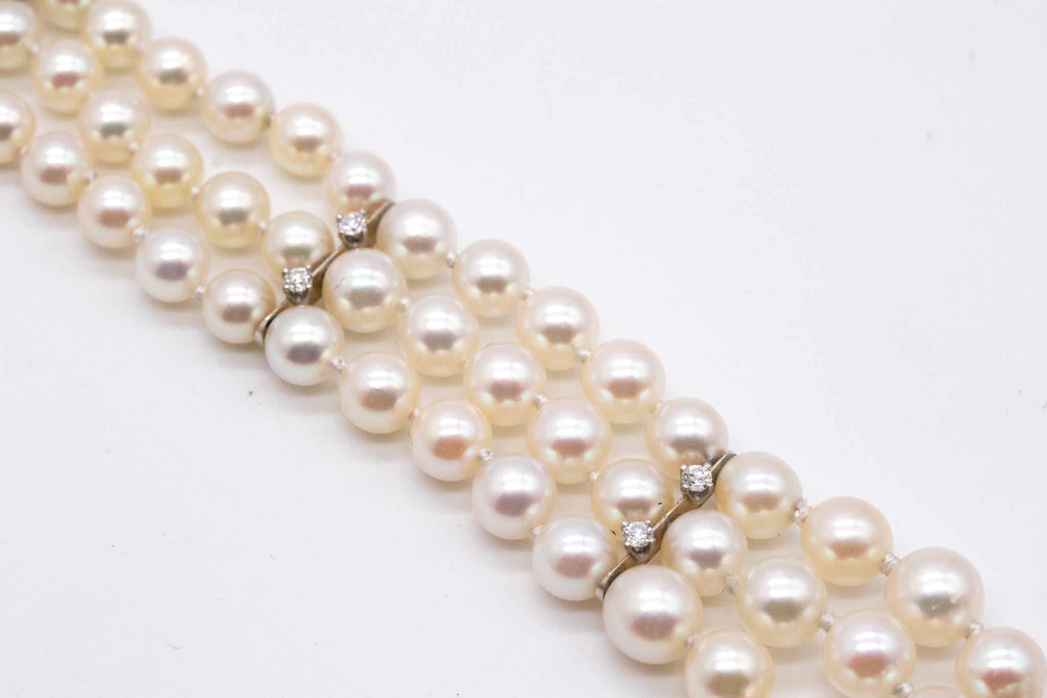 Bracelet Art-Déco conçu par Raymond C. Yard.

Un magnifique bracelet de perles créé au début des années 1940 par le célèbre créateur de bijoux Raymond C. Yard. Il s'agit d'une pièce unique et magnifique, fabriquée en platine massif 900/1000 et
