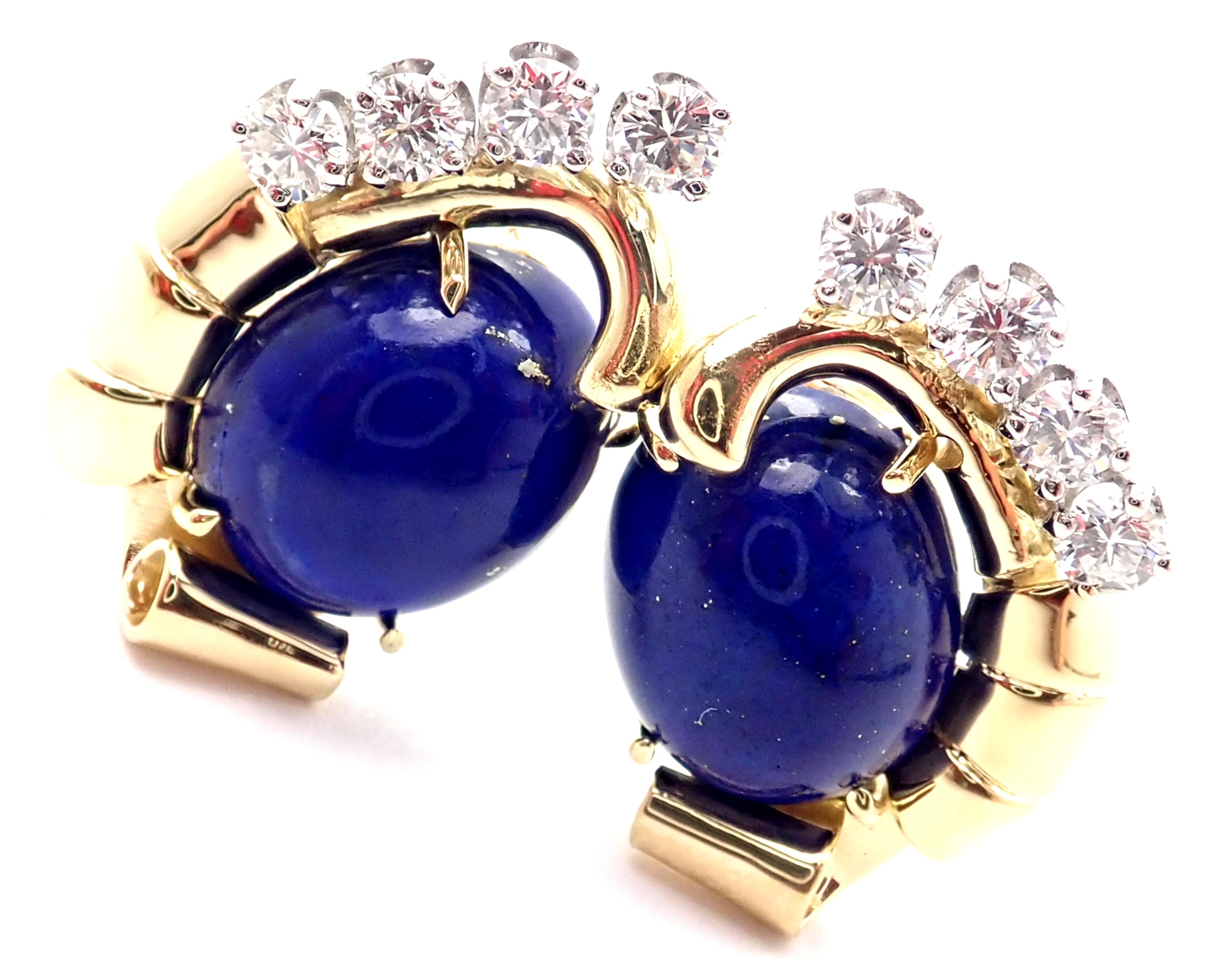 18k Yellow Gold Diamond Lapis Lazuli Vintage Earrings by Raymond Yard.
With 8 round brilliant cut diamonds VS1 clarity, G color total weight approximately 0.56ct
2 oval shape lapis lazuli stones 13mm x 10mm
Details:
Weight: 9.7 grams
Measurements: