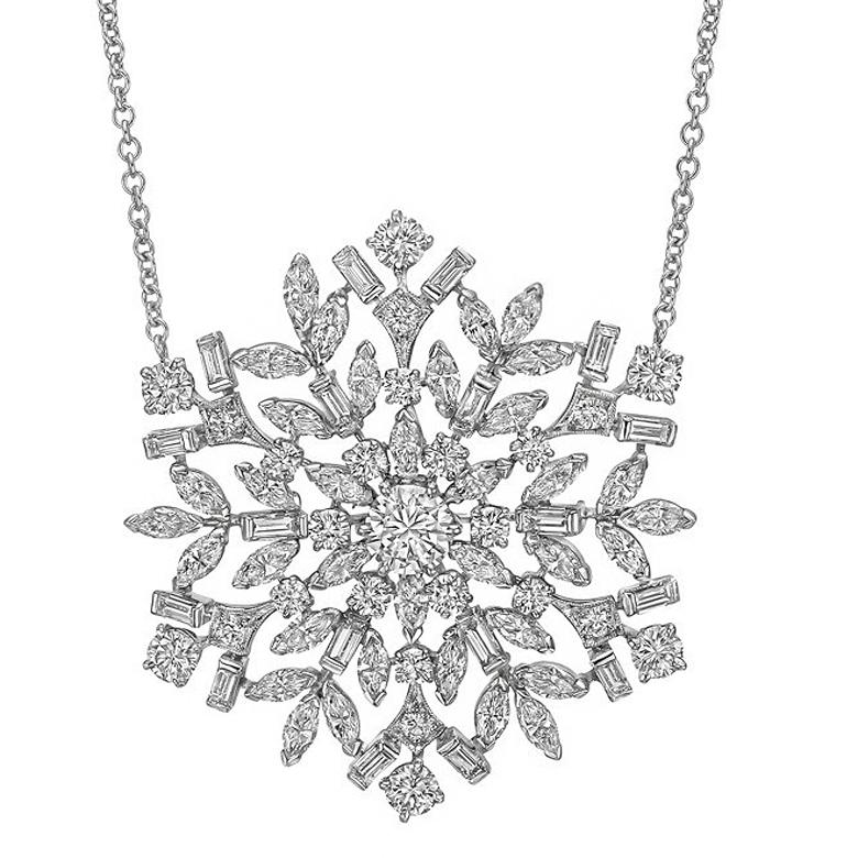 Raymond C. Yard Diamond Snowflake Pendant Necklace In New Condition For Sale In Greenwich, CT