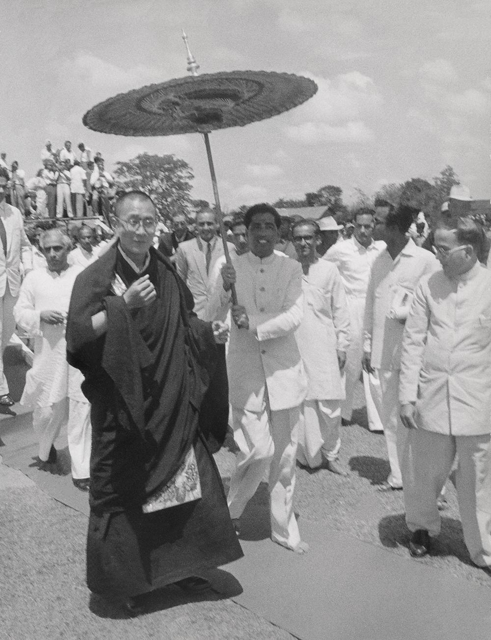 Portrait Photograph di Raymond Darolle - Dalai Lama Tenzin Gyatso