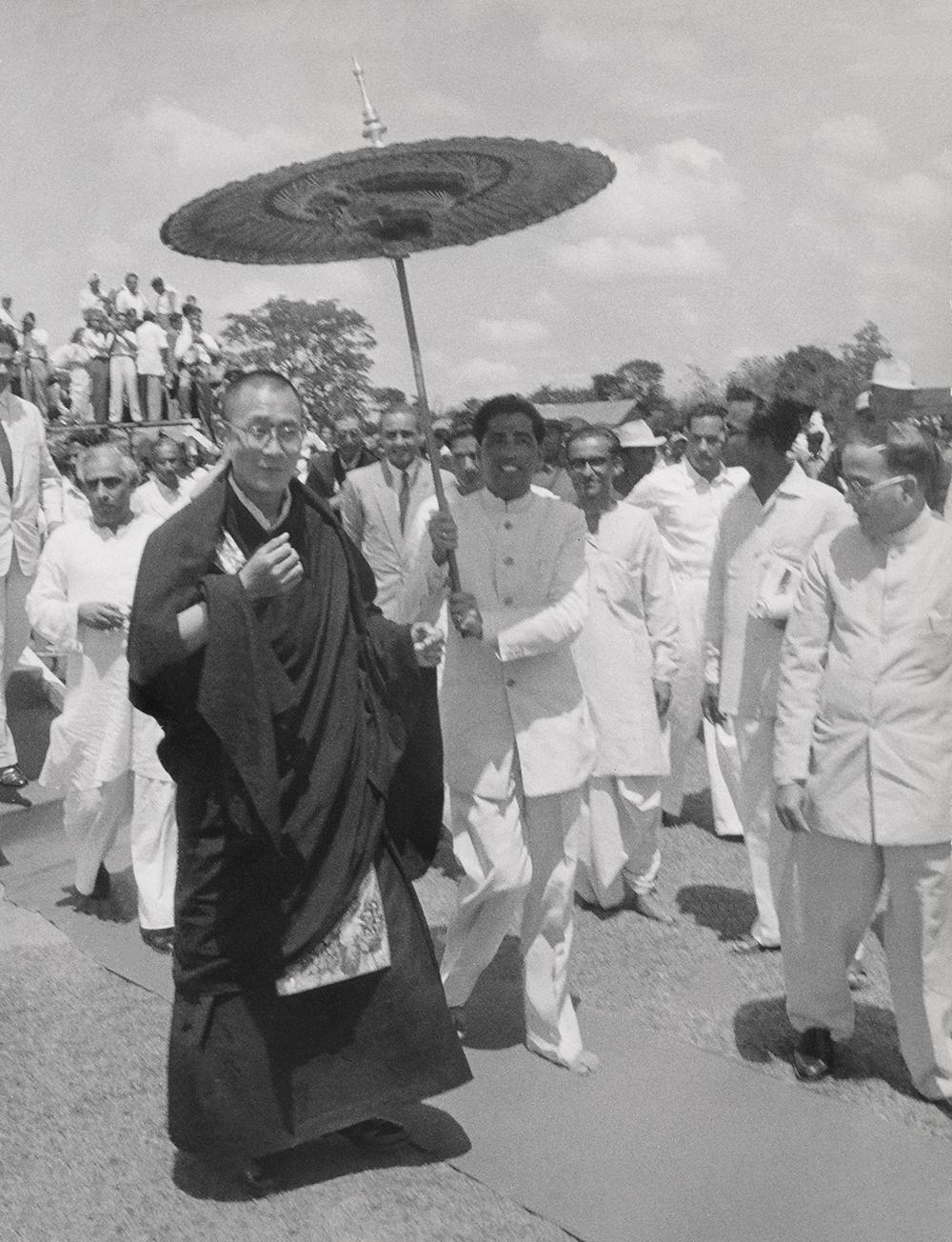 Raymond Darolle Portrait Photograph – Dalai Lama Tenzin Gyatso