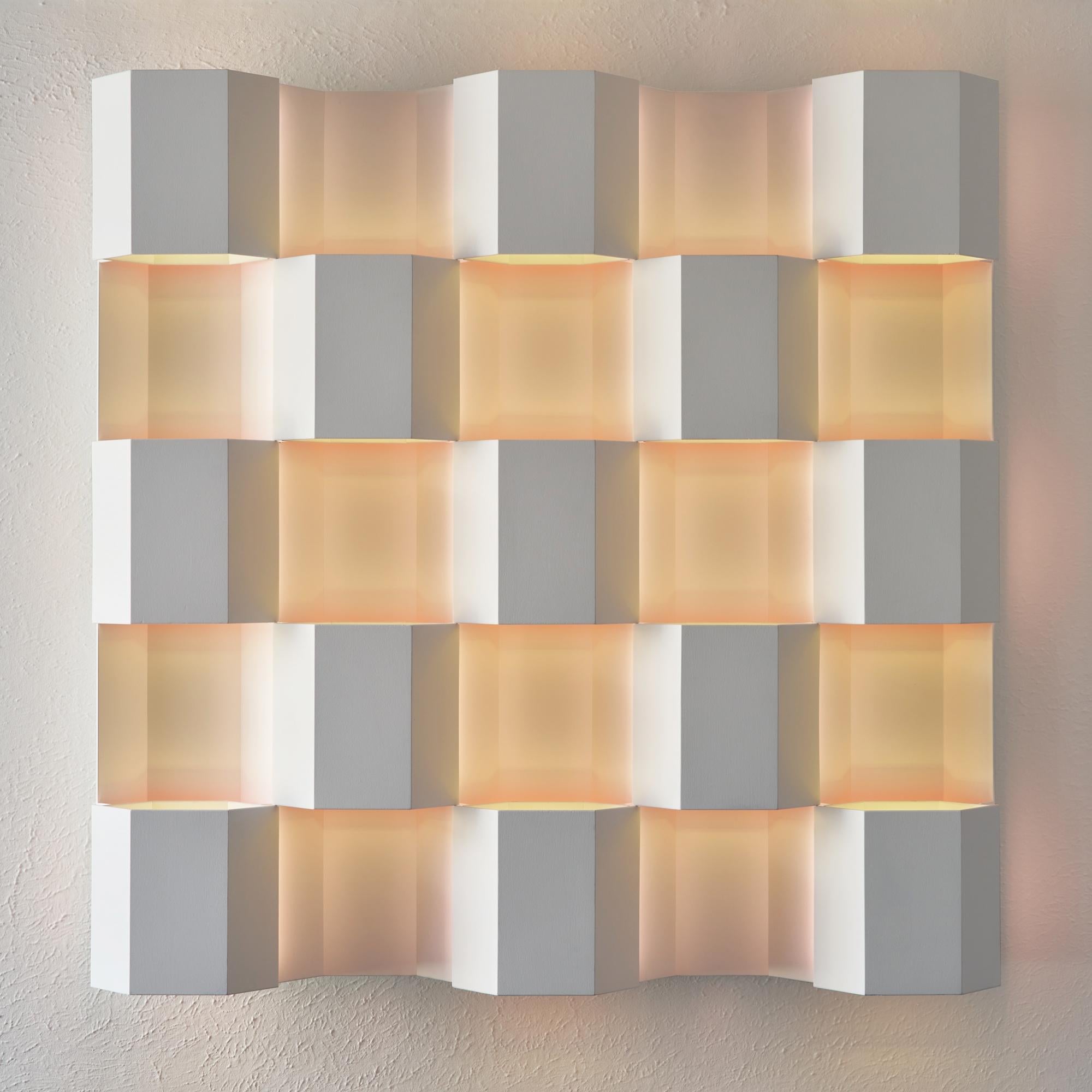 Dreizehn - immersive, unendlich wahrnehmbare Wandskulptur mit Farblicht im Angebot 7