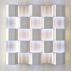 Tredici - scultura a parete con luce ambientale percettiva infinita e coinvolgente