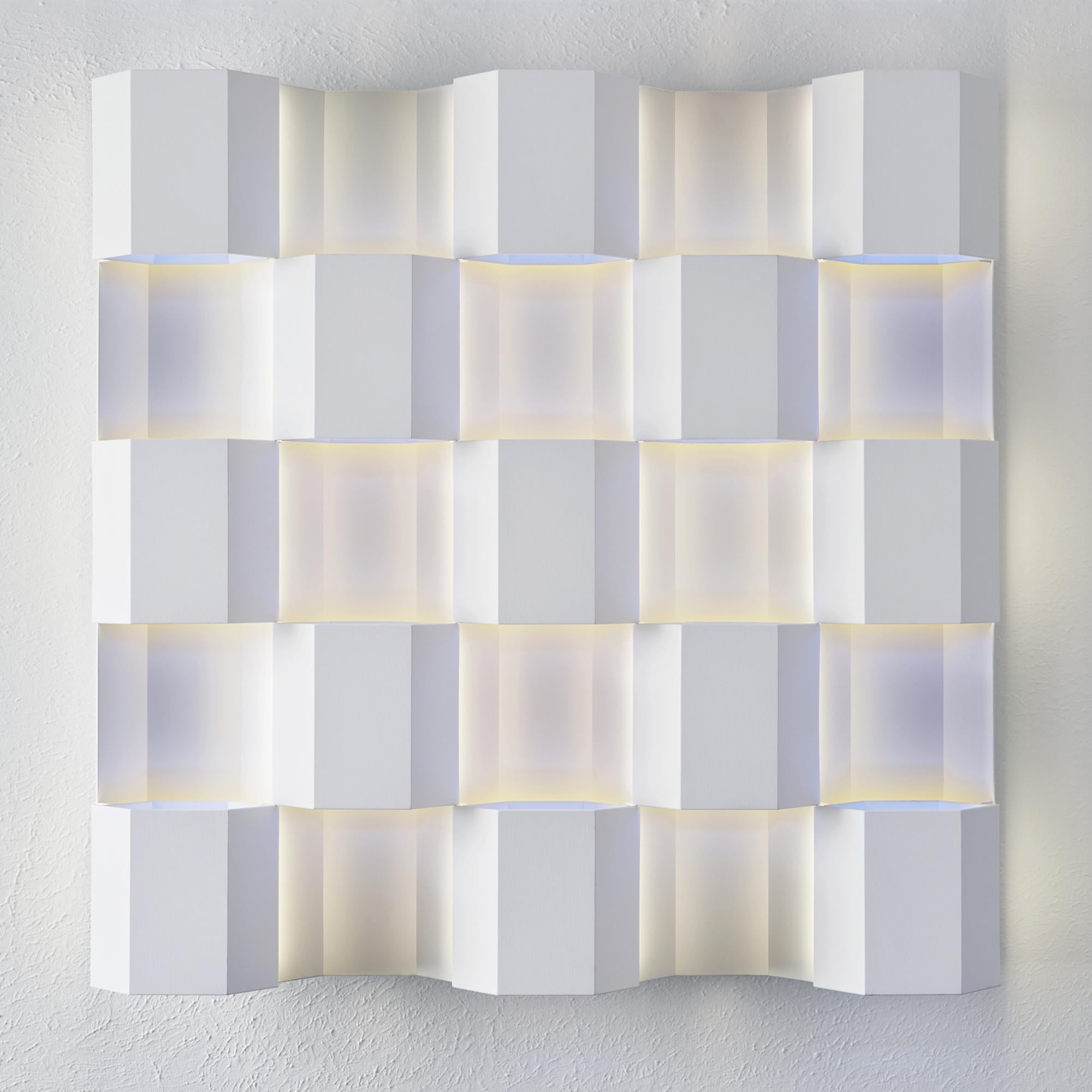 Dreizehn - immersive, unendlich wahrnehmbare Wandskulptur mit Farblicht