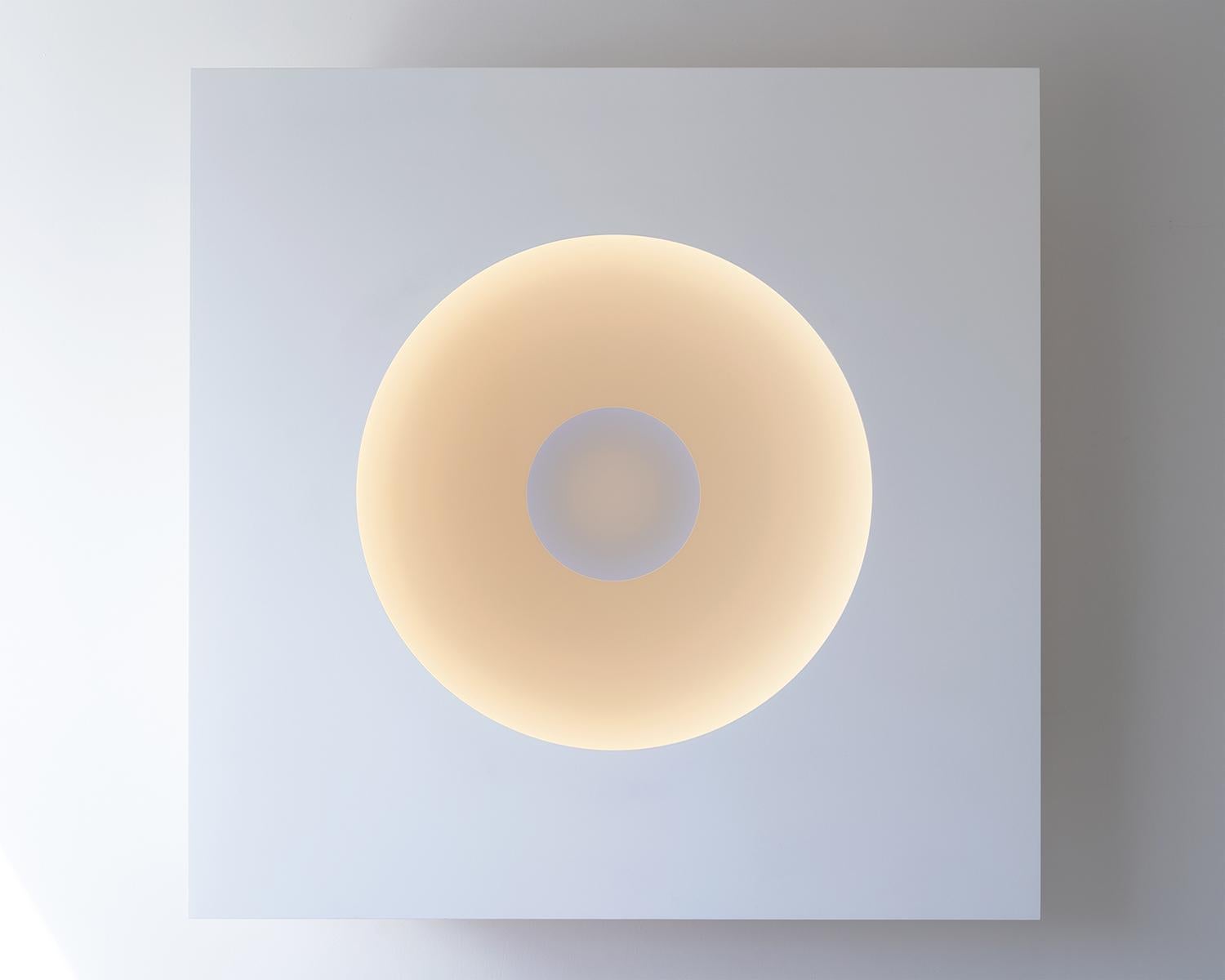 Tre - una scultura a parete con luce ambientale percettiva infinita e immersiva - Sculpture di Raymond Graber