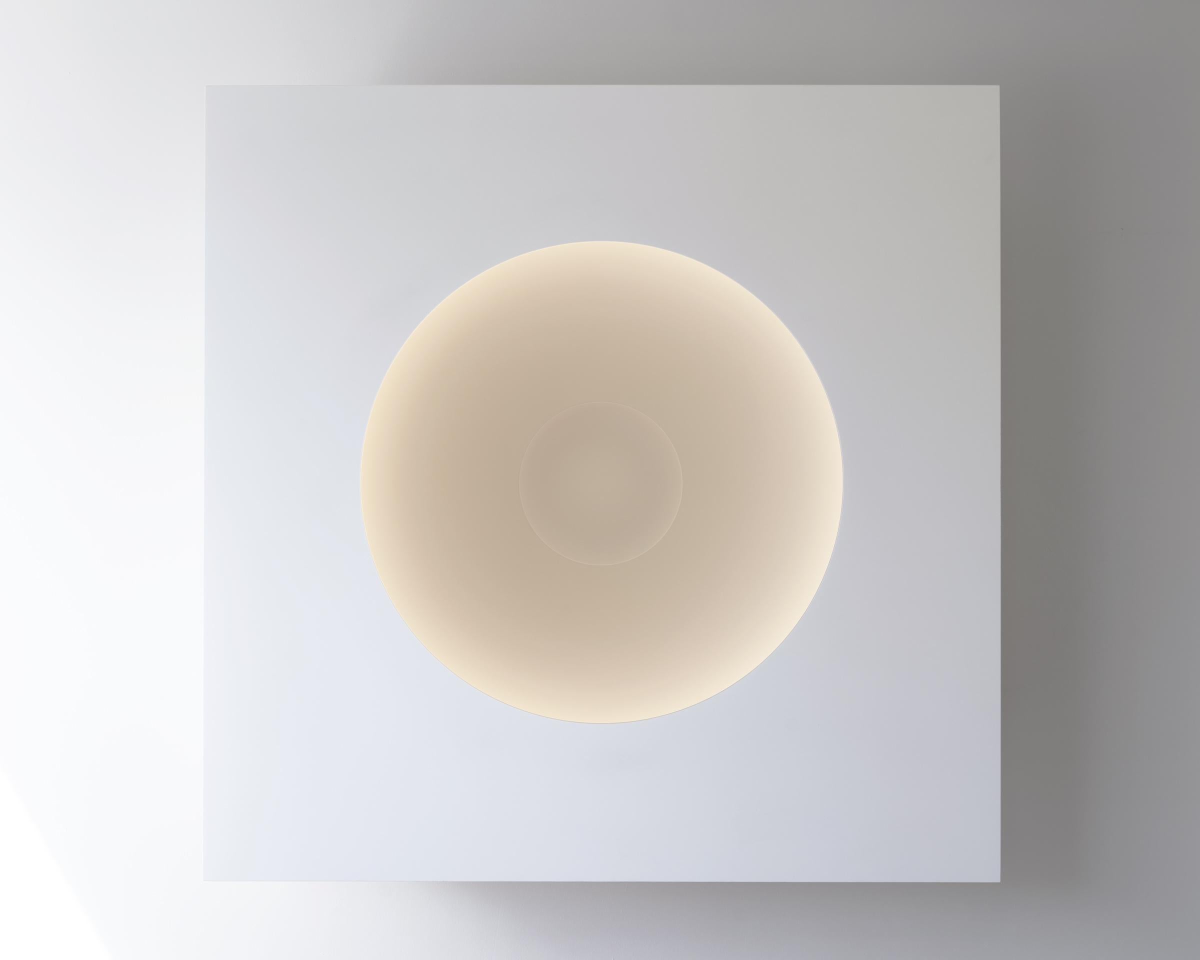 Tre - una scultura a parete con luce ambientale percettiva infinita e immersiva - Abstract Sculpture Marrone di Raymond Graber