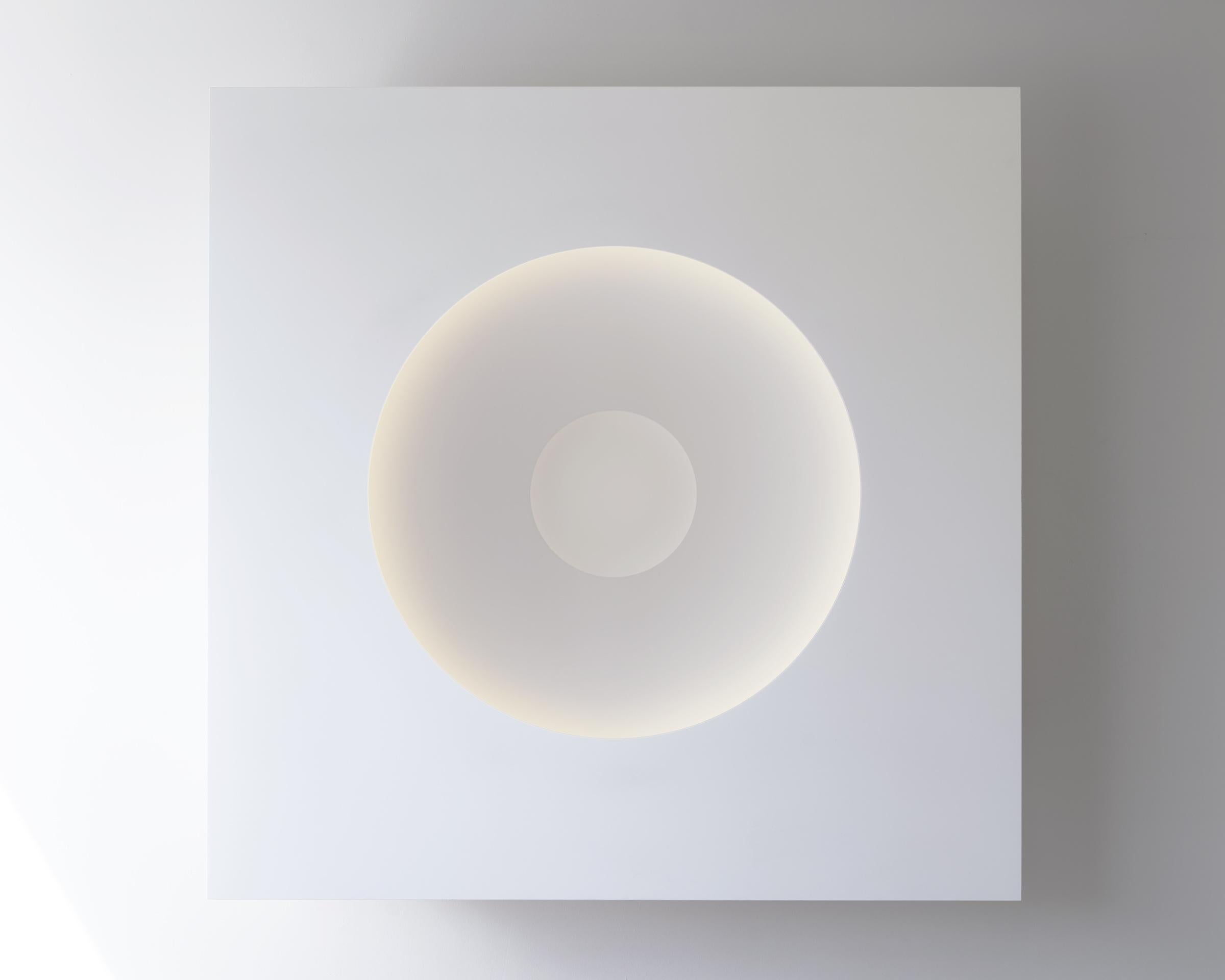 Tre - una scultura a parete con luce ambientale percettiva infinita e immersiva in vendita 2