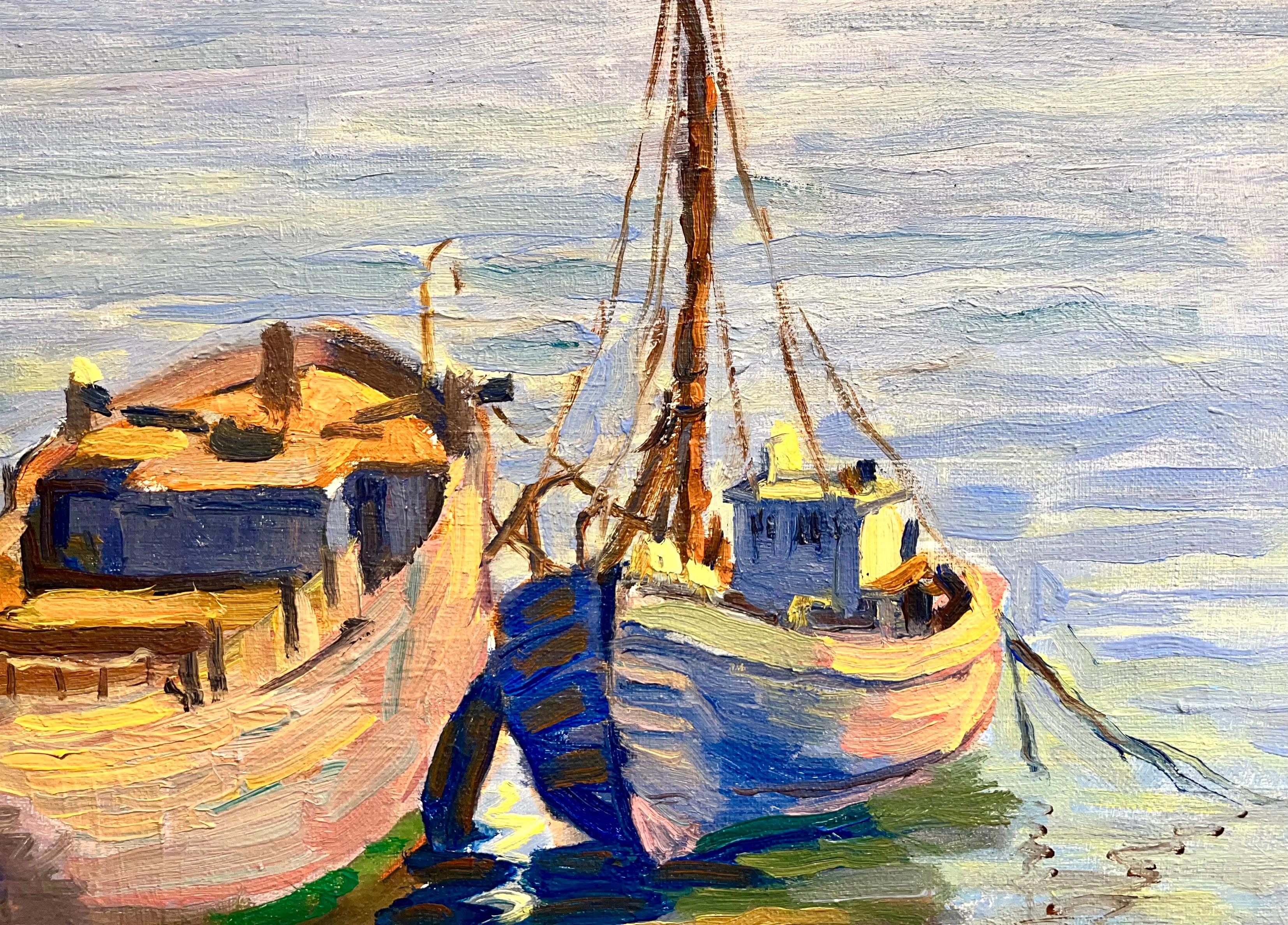 Harbor Companions di Raymond Jerome Jones, dipinto intorno al 1910, è una rappresentazione impressionista di due barche da pesca che riposano l'una accanto all'altra su acque calme. Jones usa pennellate sciolte e sicure per catturare il bagliore