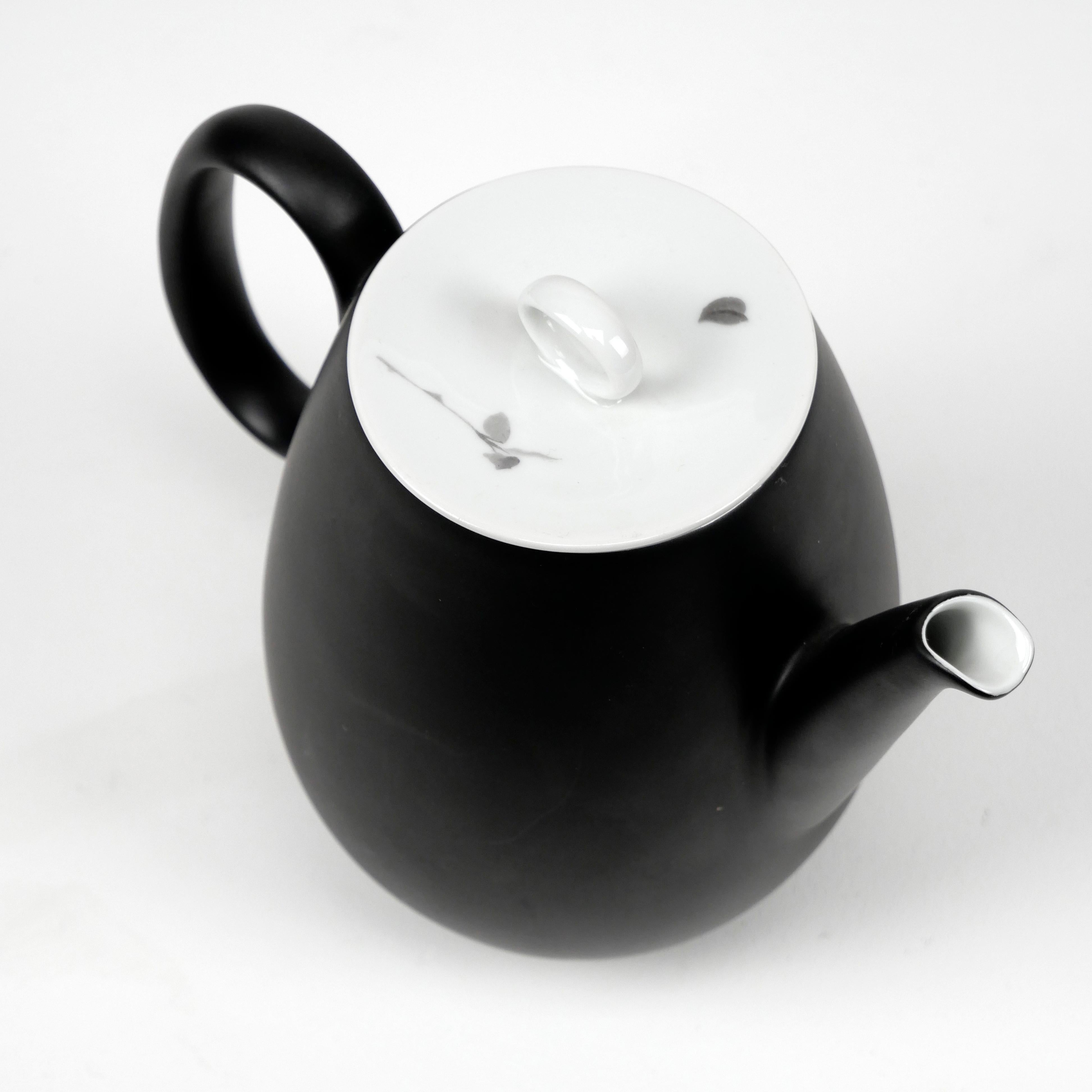 Metà XX secolo Raymond Loewy, caffettiera 'Charcoal', Rosenthal - Continental China, anni '60 in vendita