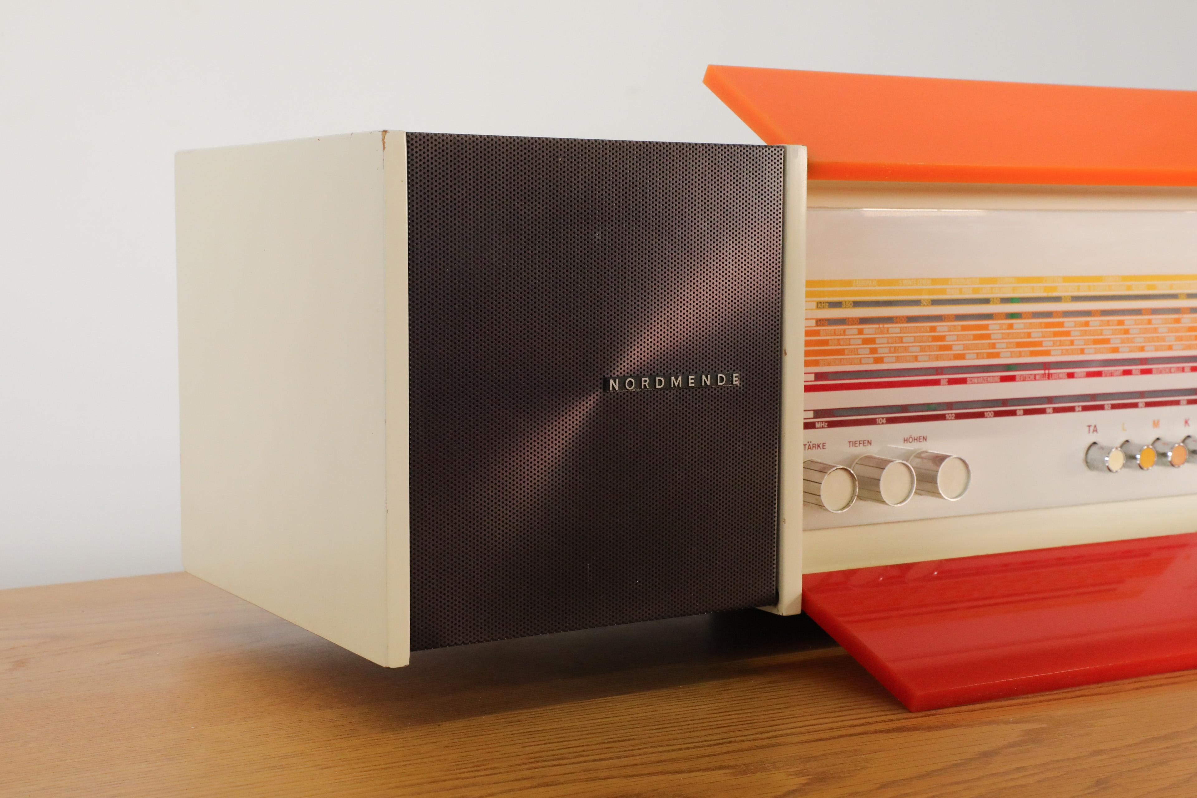 Radio à transistors Spectra Futura de Raymond Loewy Design/One en rouge et orange en vente 6