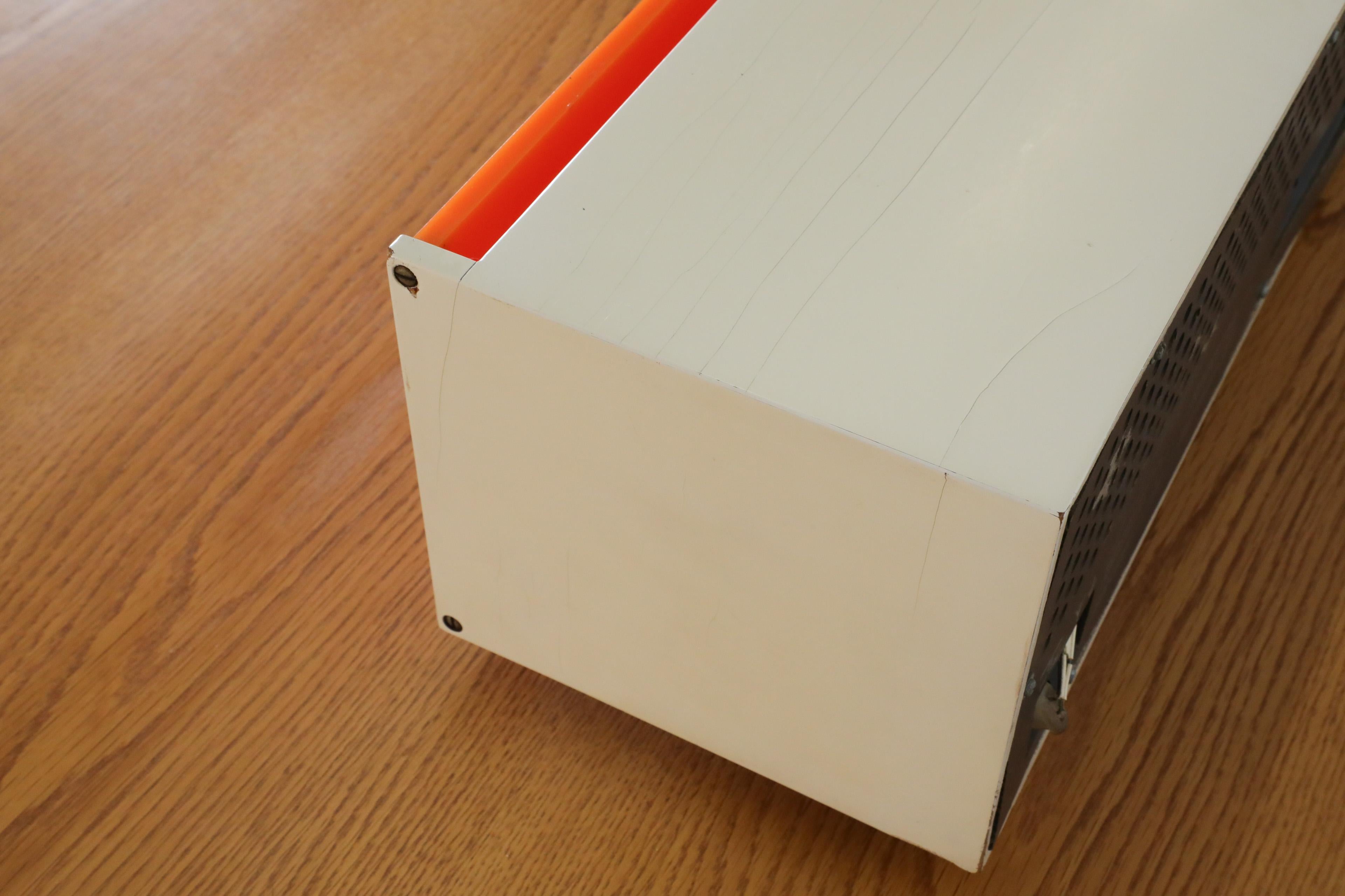 Radio à transistors Spectra Futura de Raymond Loewy Design/One en rouge et orange en vente 9