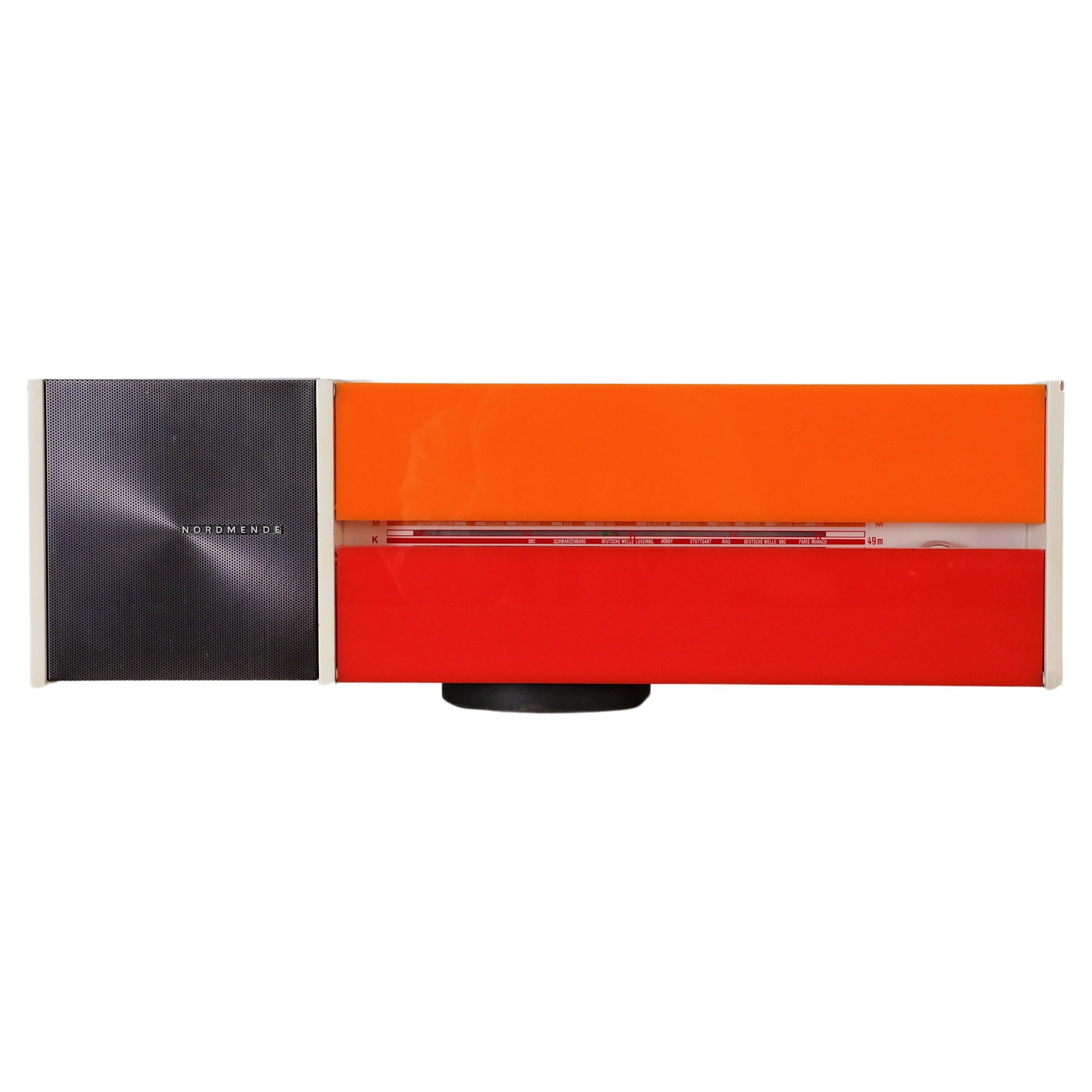 Raymond Loewy entworfenes Nordmende Spectra Futura Transistor Radio in Rot & Orange