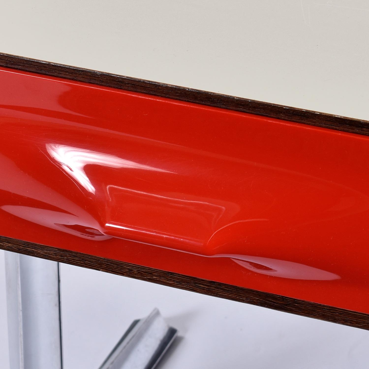 Raymond Loewy DF 2000 Consolle TV Stereo con cassetti in plastica rossa e cromo di palissandro in vendita 2