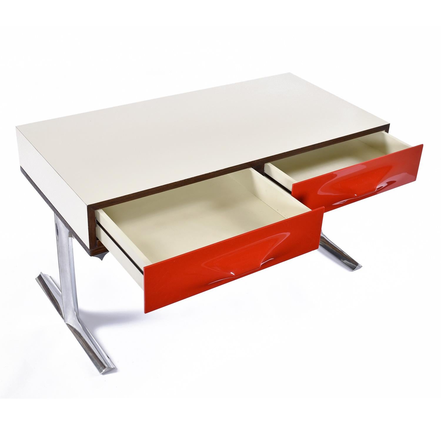 Francese Raymond Loewy DF 2000 Consolle TV Stereo con cassetti in plastica rossa e cromo di palissandro in vendita