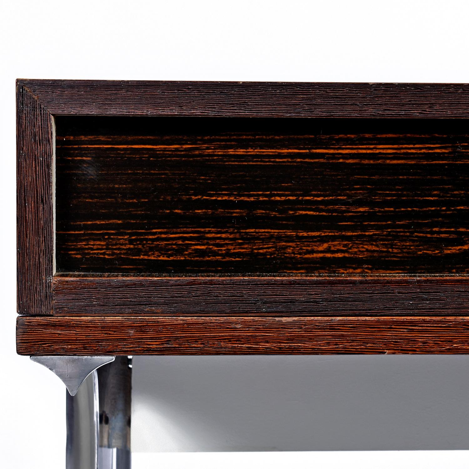 Fine XX secolo Raymond Loewy DF 2000 Consolle TV Stereo con cassetti in plastica rossa e cromo di palissandro in vendita