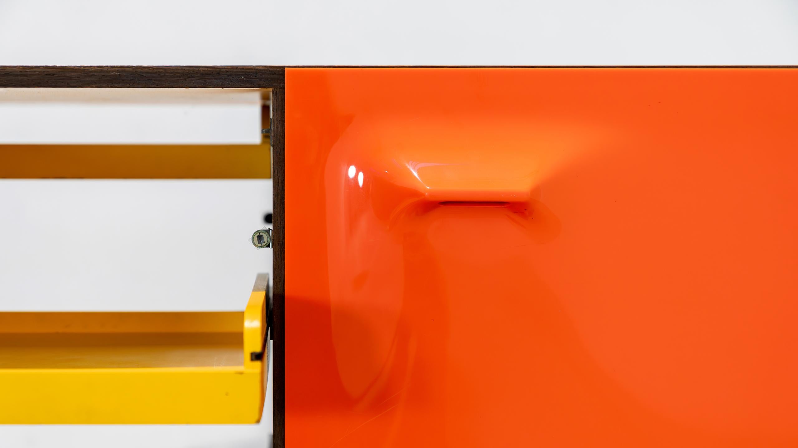 Raymond Loewy doppelseitiges Sideboard DF 2000 Doubinsky Frères 1965 Frankreich A Space (Mitte des 20. Jahrhunderts) im Angebot