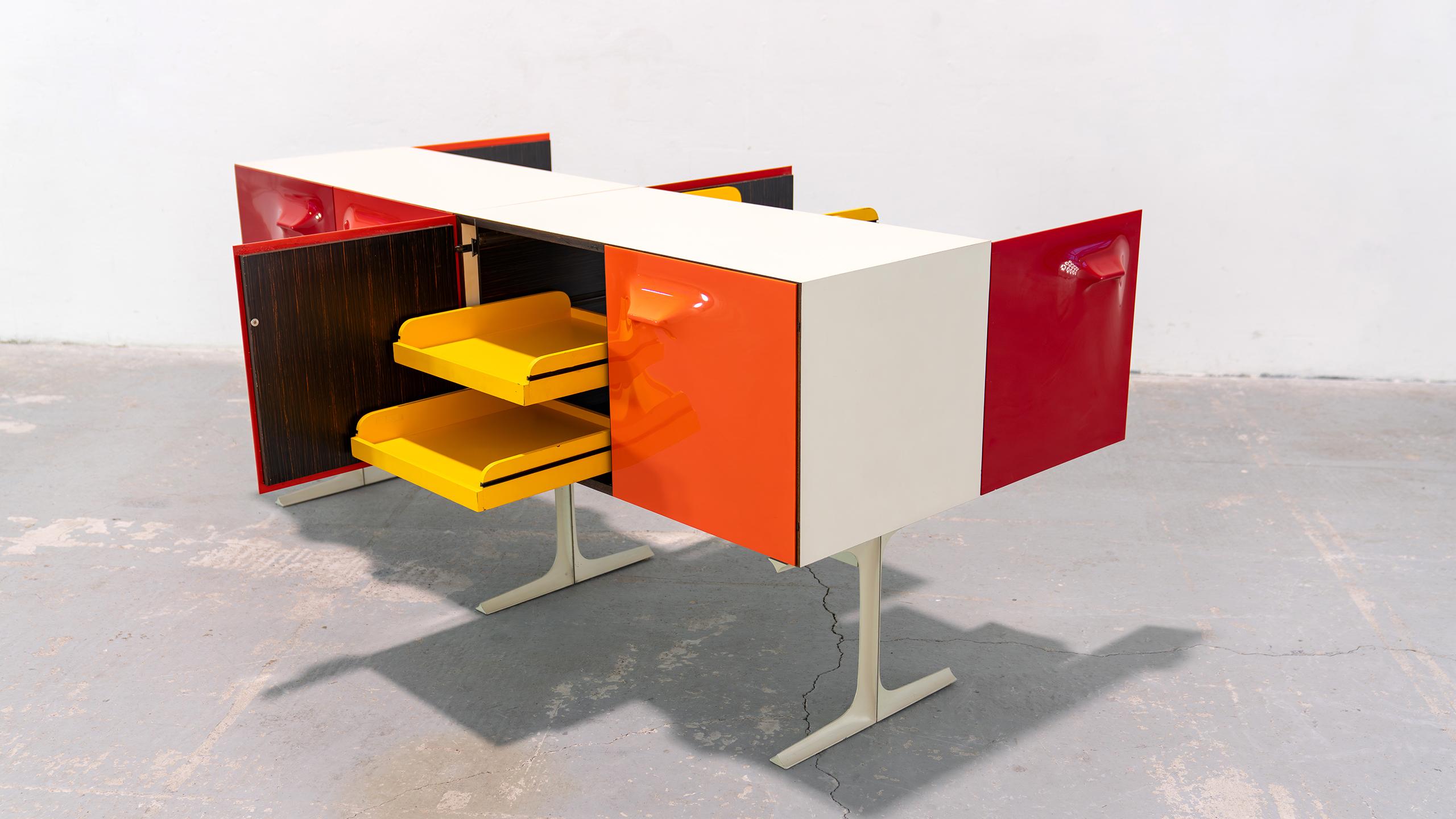 Raymond Loewy doppelseitiges Sideboard DF 2000 Doubinsky Frères 1965 Frankreich A Space (Kunststoff) im Angebot