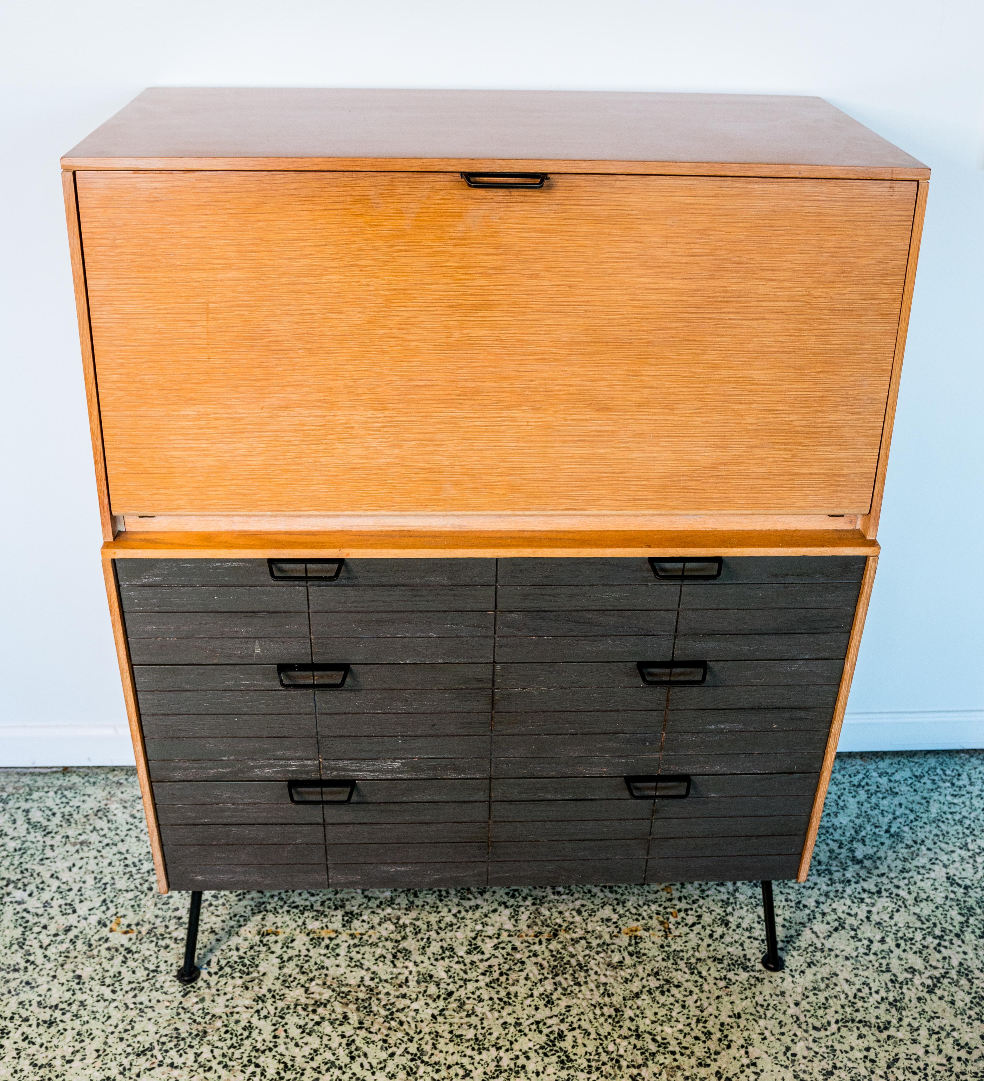 Designer: Raymond Loewy
Manufacture: Mengel
Period/style: Mid-Century Modern 
Country: US 
Date: 1960s.