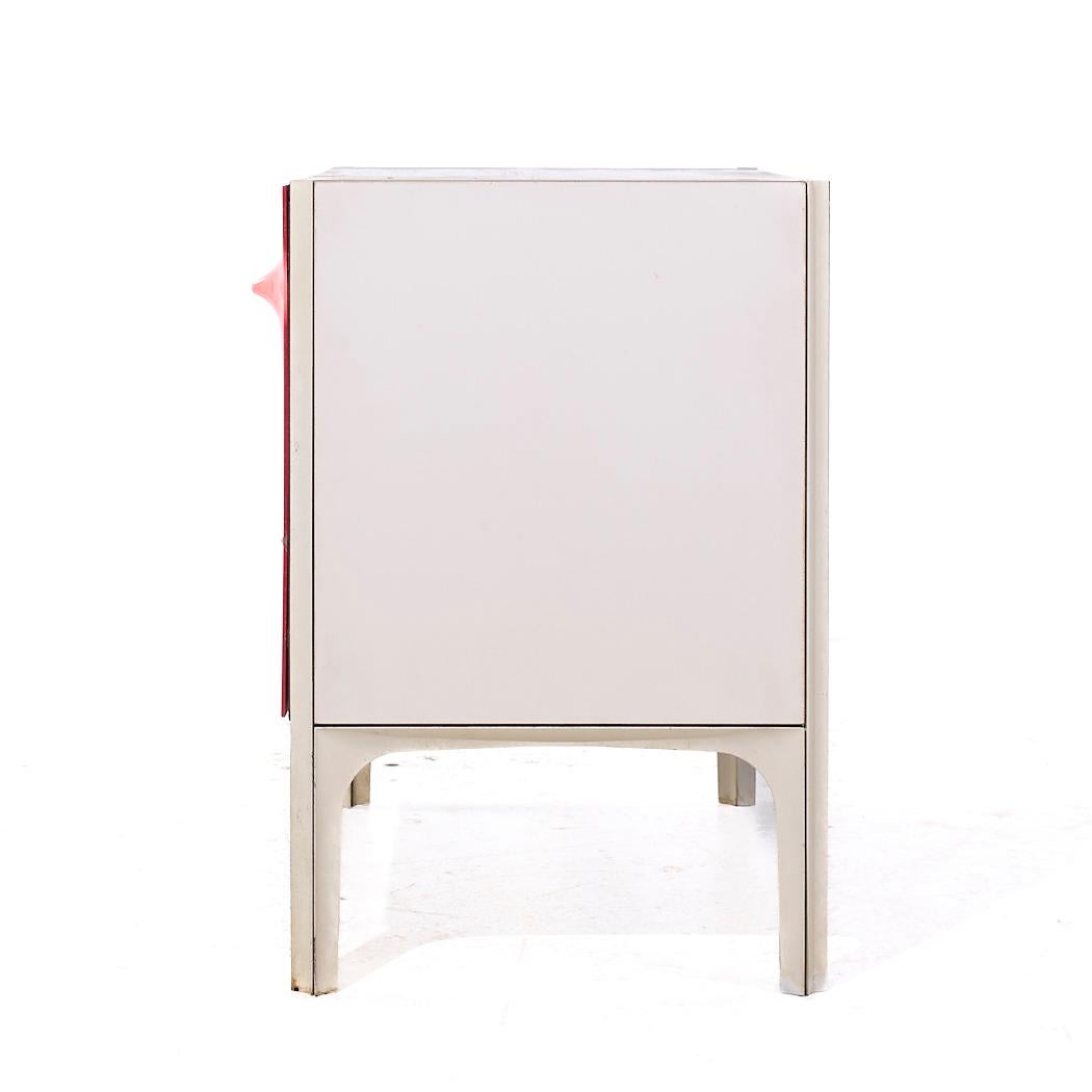 Raymond Loewy per Doubinsky Frères DF 2000 MCM credenza in vetroresina rossa In condizioni buone in vendita a Countryside, IL