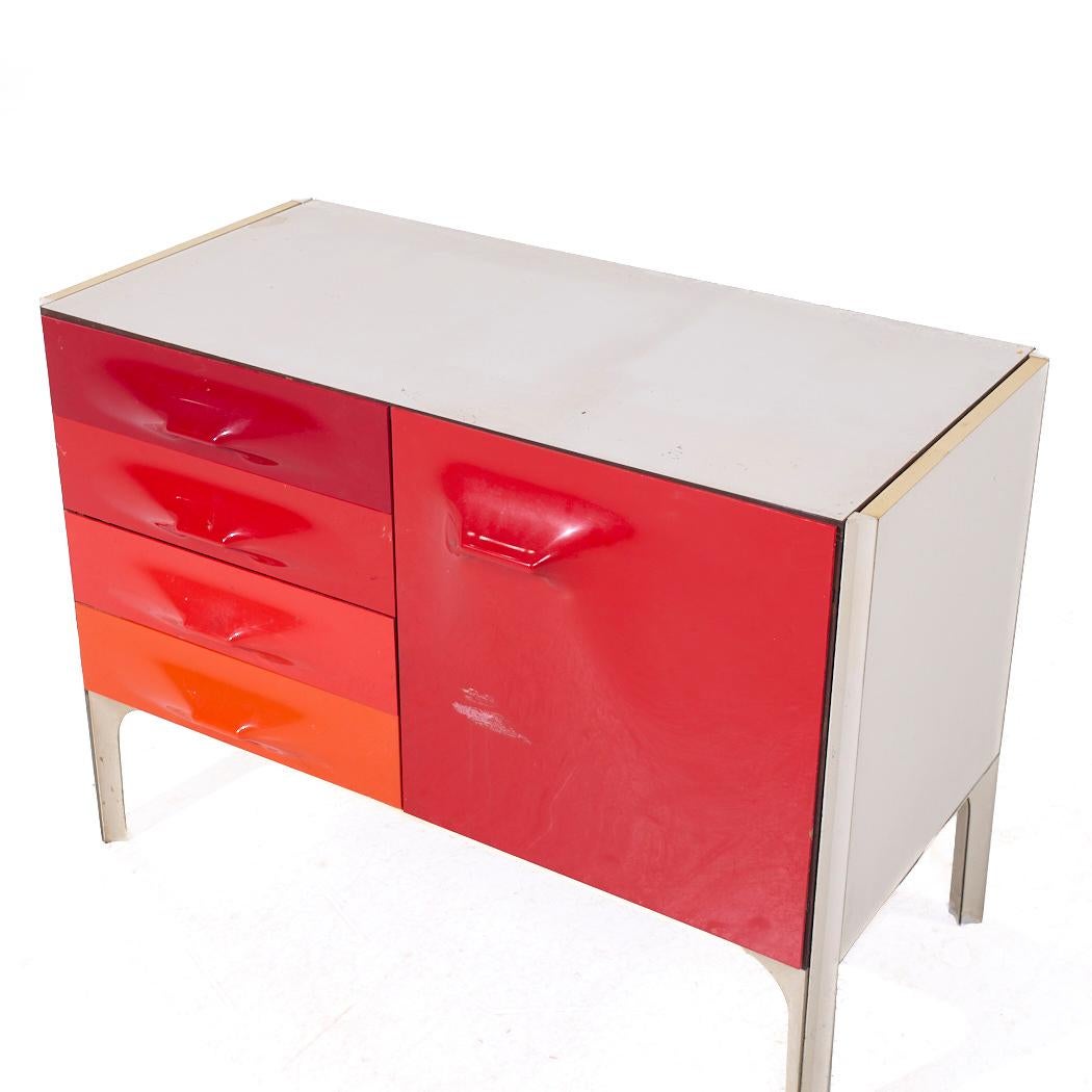 Fine XX secolo Raymond Loewy per Doubinsky Frères DF 2000 MCM credenza in vetroresina rossa in vendita