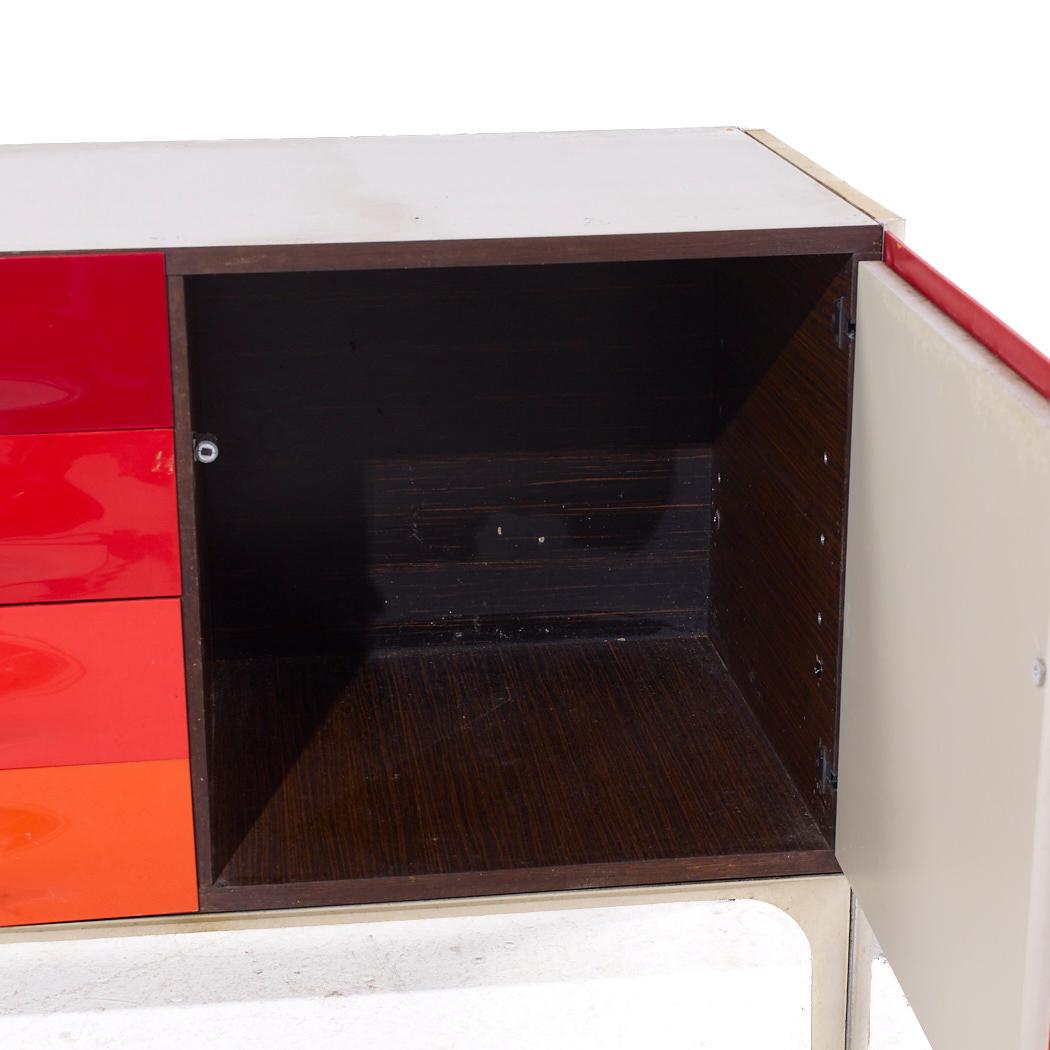 Metallo Raymond Loewy per Doubinsky Frères DF 2000 MCM credenza in vetroresina rossa in vendita