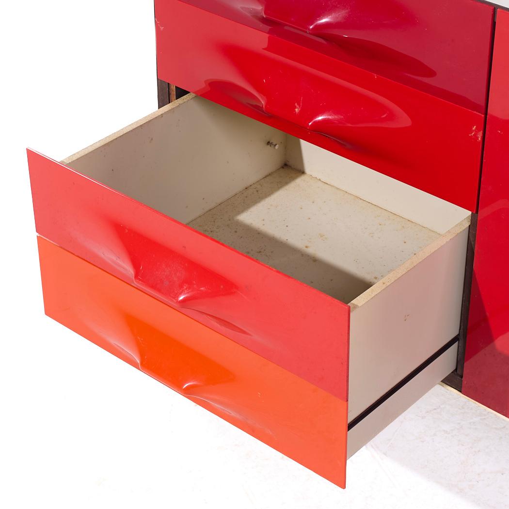 Raymond Loewy per Doubinsky Frères DF 2000 MCM credenza in vetroresina rossa in vendita 1