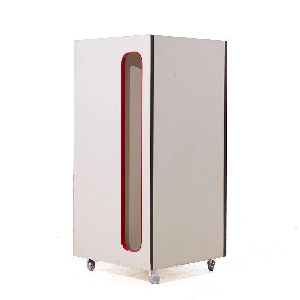 Raymond Loewy per Doubinsky Frères DF 2000 MCM Armadio portavalori in fibra di vetro rossa in vendita 1