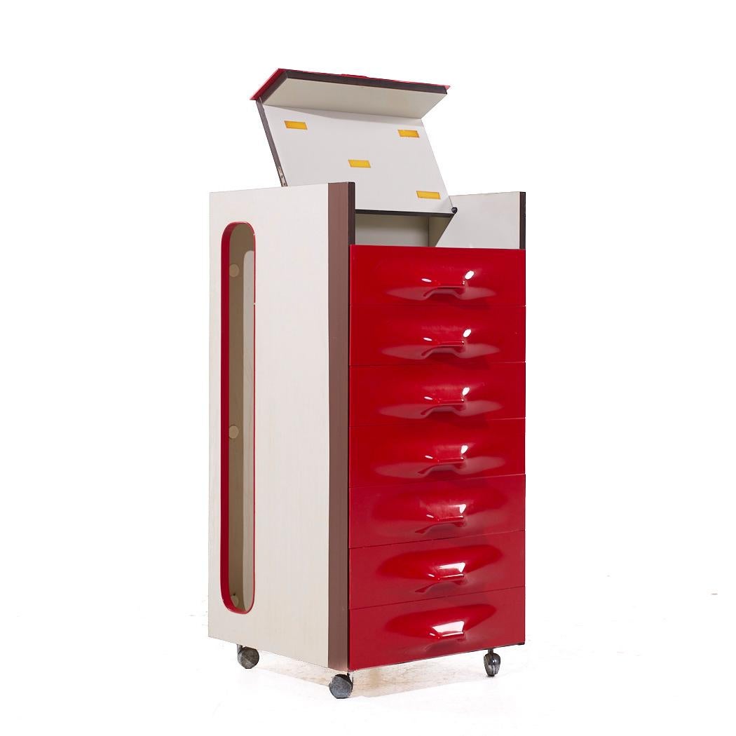 Raymond Loewy per Doubinsky Frères DF 2000 MCM Armadio portavalori in fibra di vetro rossa in vendita 2