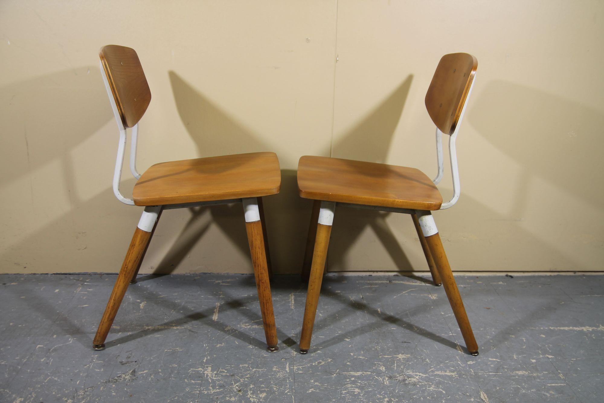Raymond Loewy für Hill Rom, Paar Stühle (Moderne der Mitte des Jahrhunderts) im Angebot