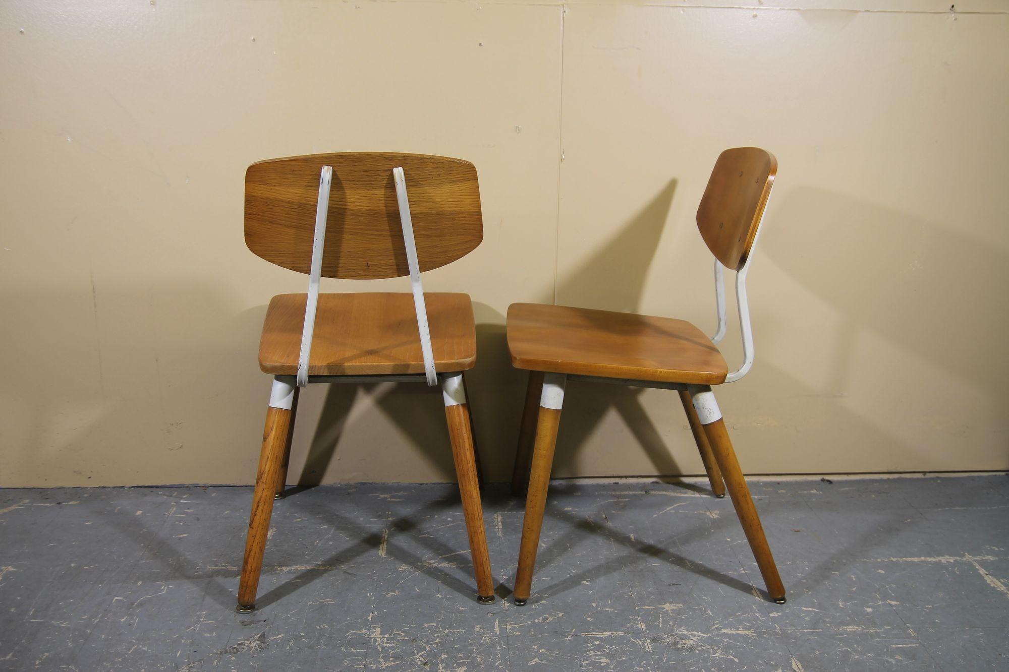 Raymond Loewy für Hill Rom, Paar Stühle (amerikanisch) im Angebot