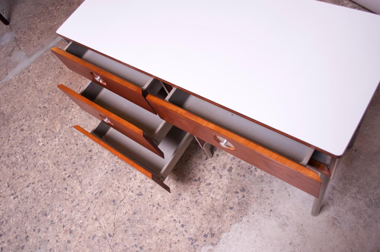 Raymond Loewy für Hill-Rom, Student's Desk mit einem Sockel im Angebot 2
