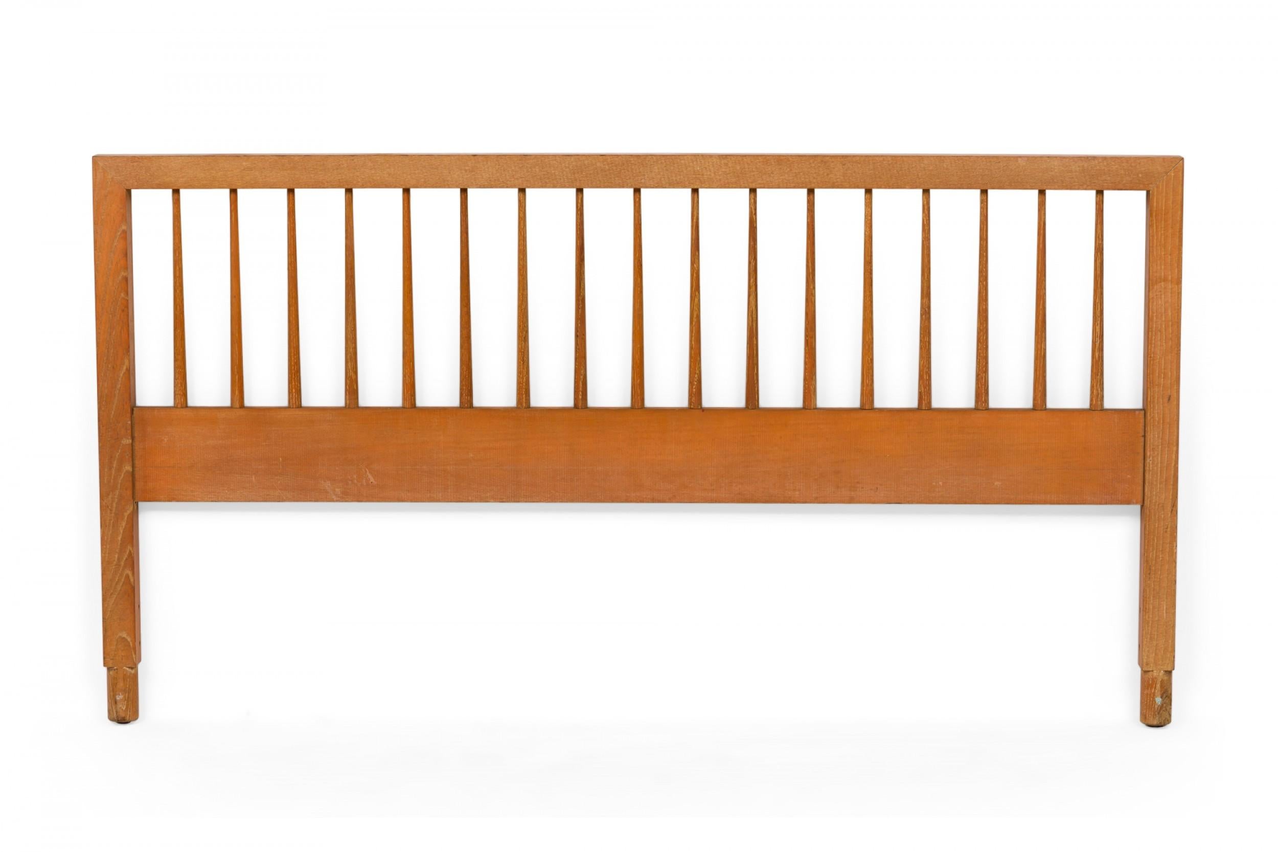 Cabecero y piecero de madera de husillo americano Raymond Loewy para Mengel Moderno de mediados de siglo en venta