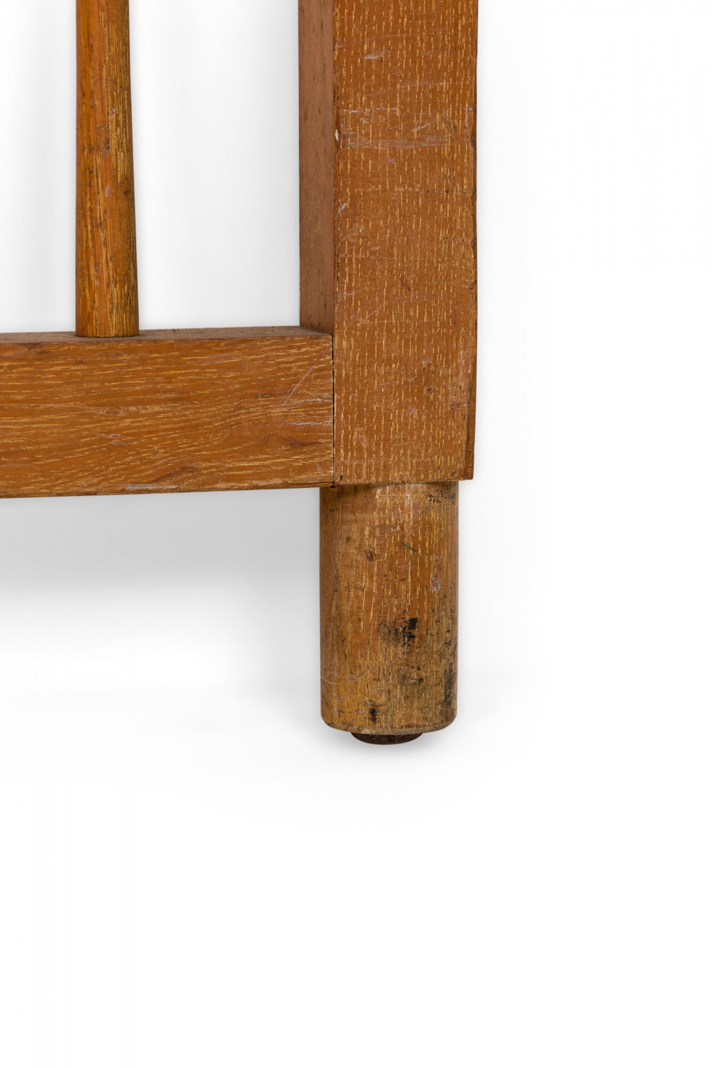 Cabecero y piecero de madera de husillo americano Raymond Loewy para Mengel siglo XX en venta