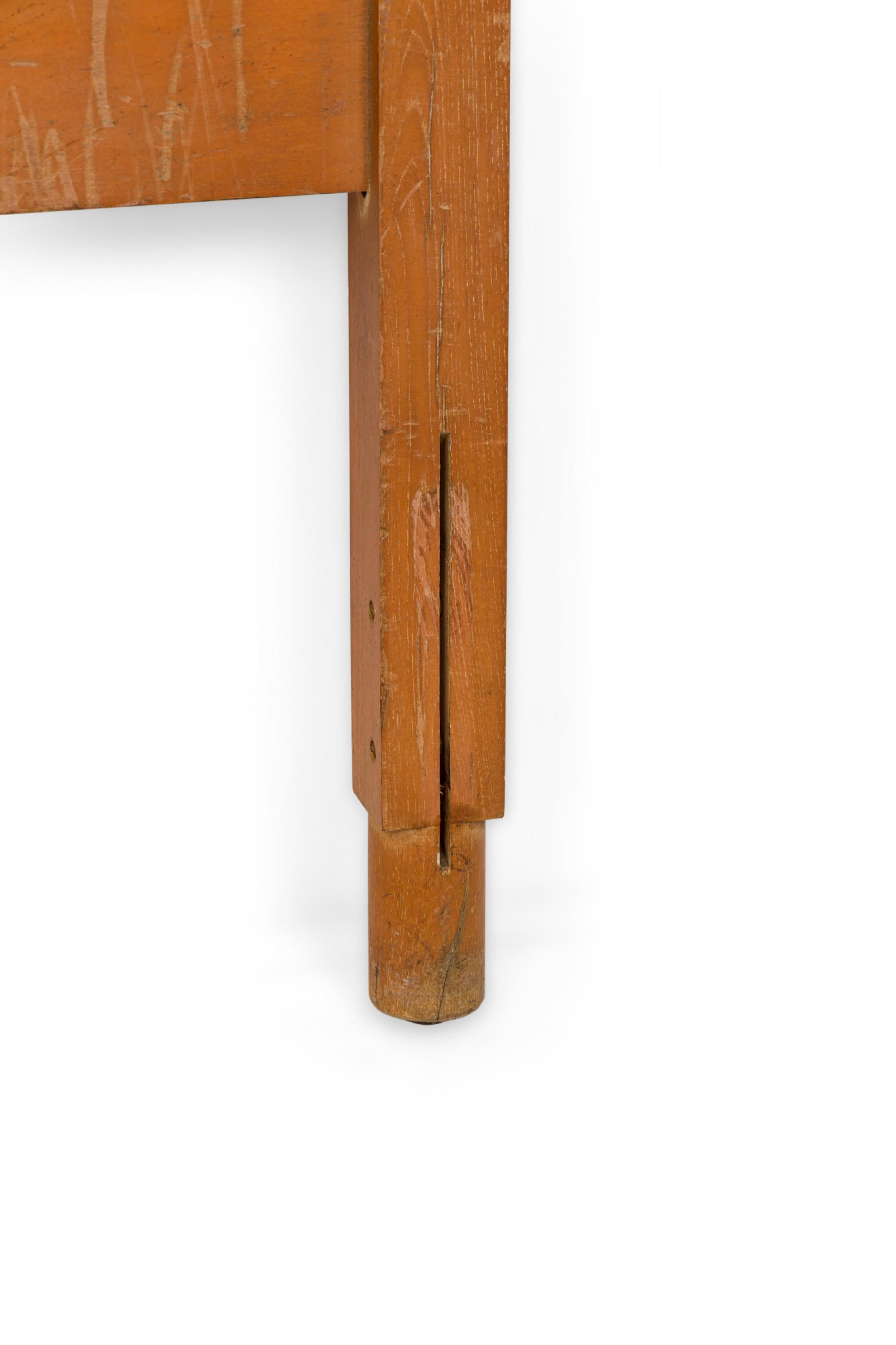 Cabecero y piecero de madera de husillo americano Raymond Loewy para Mengel en venta 2