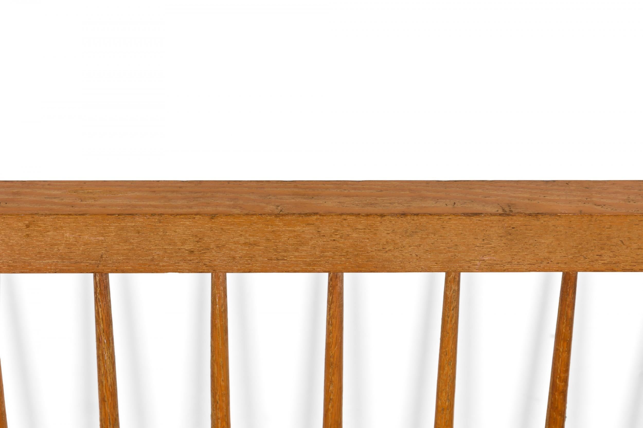 Cabecero y piecero de madera de husillo americano Raymond Loewy para Mengel en venta 3