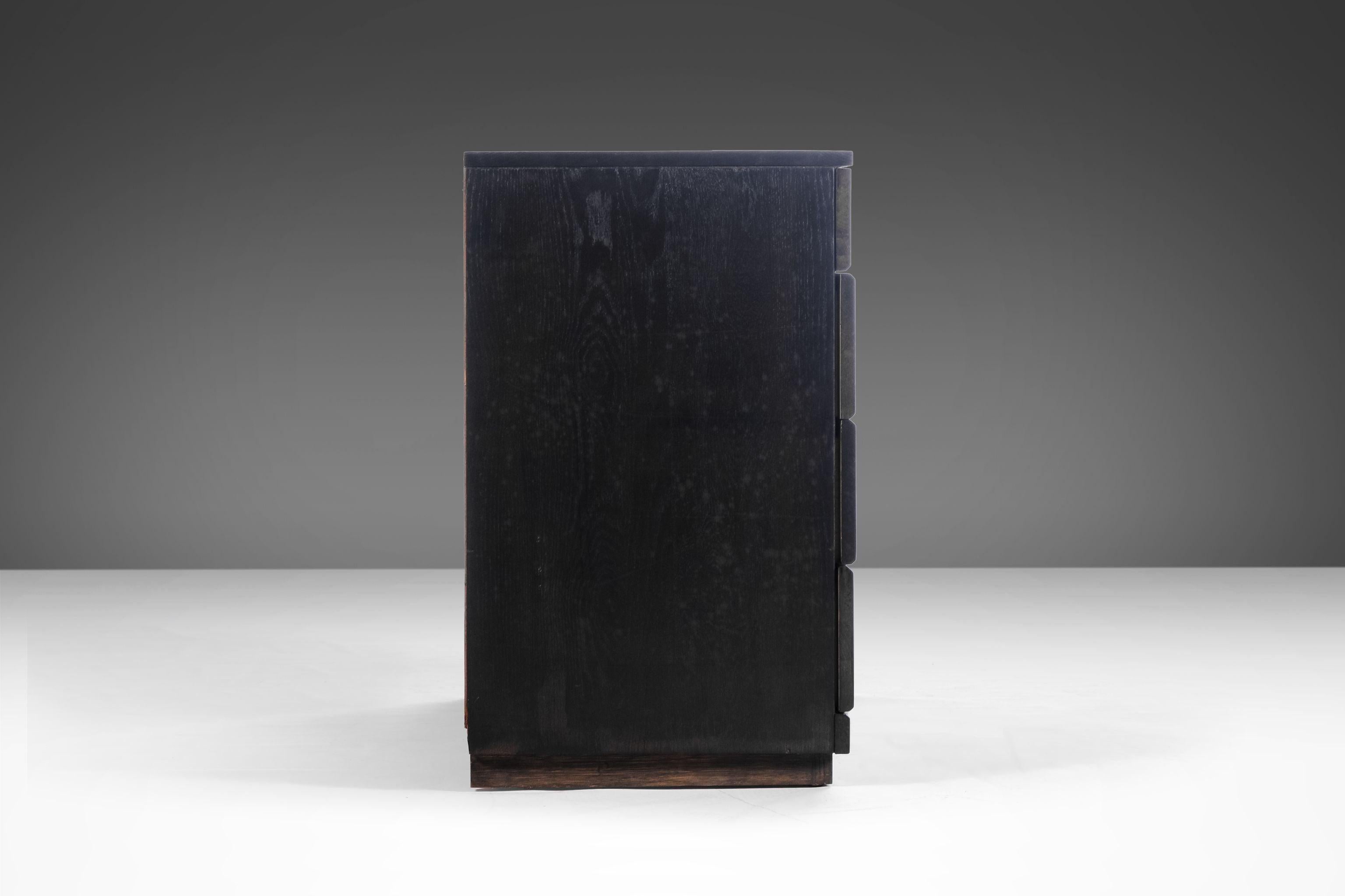 Mid-Century Modern Commode à quatre tiroirs en bois d'ébène Raymond Loewy pour Mengel, États-Unis, vers les années 1950 en vente