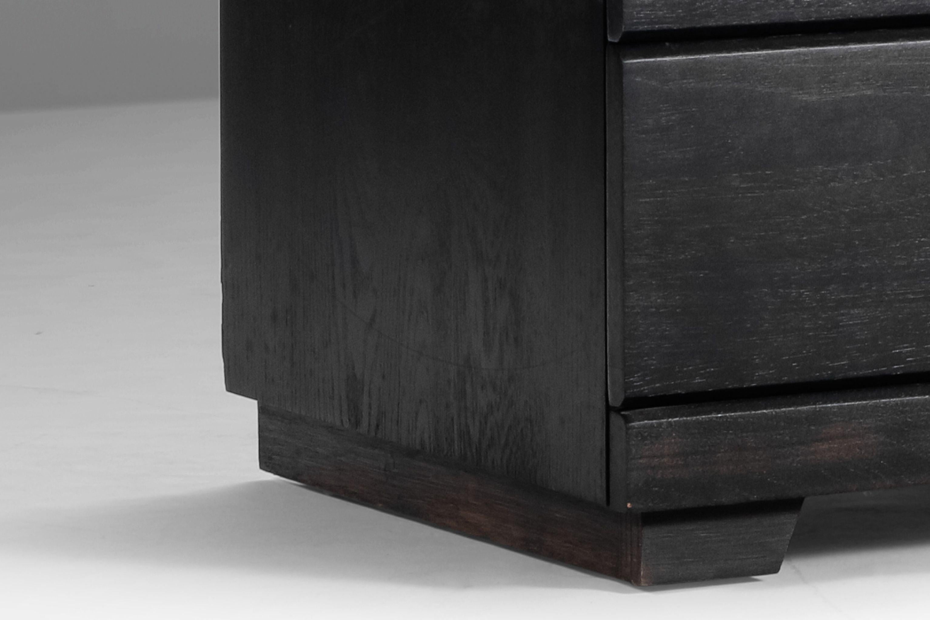 Chêne Commode à quatre tiroirs en bois d'ébène Raymond Loewy pour Mengel, États-Unis, vers les années 1950 en vente