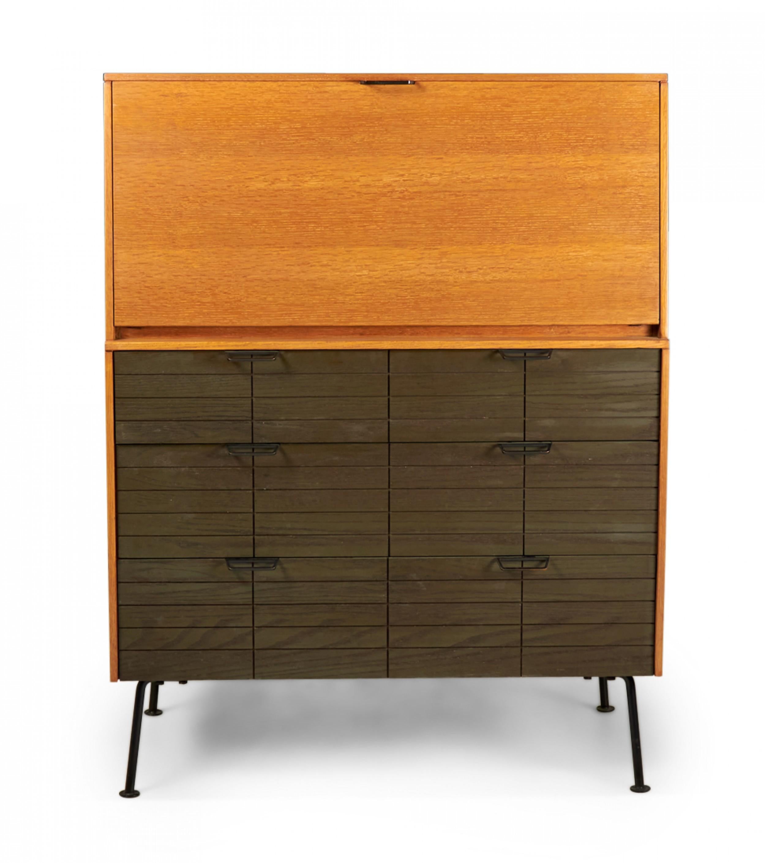 Mid-Century moderno Raymond Loewy per Mengel Armadietti per segretarie in noce e ferro con ante a caduta in vendita