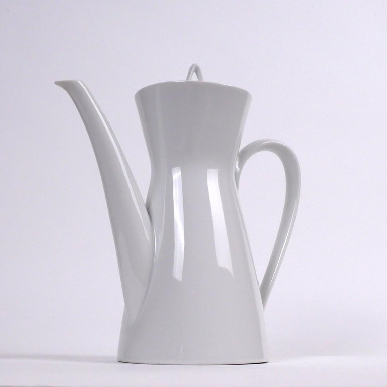 Raymond Loewy for Rosenthal ‘Form 2000' Coffee Pot, Designed 1954, White Ceramic In Excellent Condition In London, GB