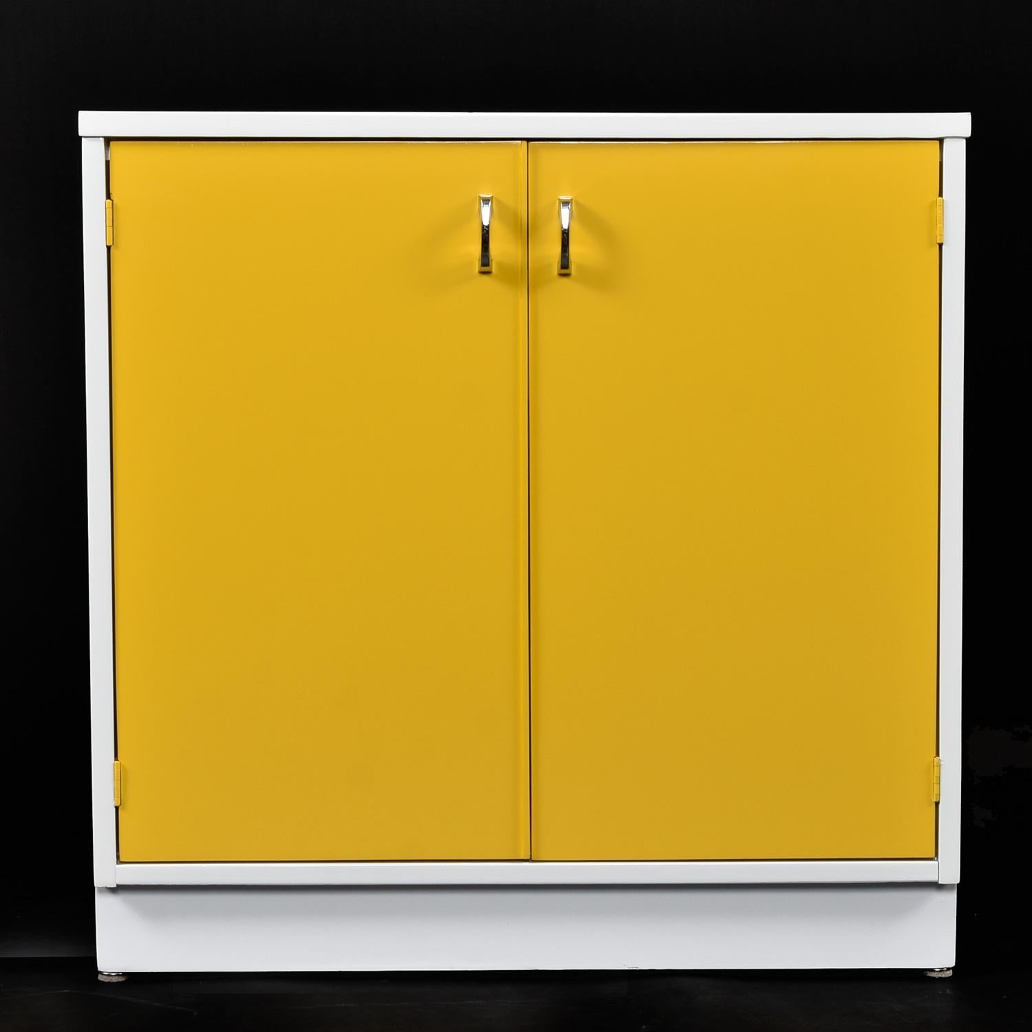 Raymond Loewy Inspired Yellow Chapter One Stereo Record Cabinet Broyhill Premier In Good Condition For Sale In Chattanooga, TN