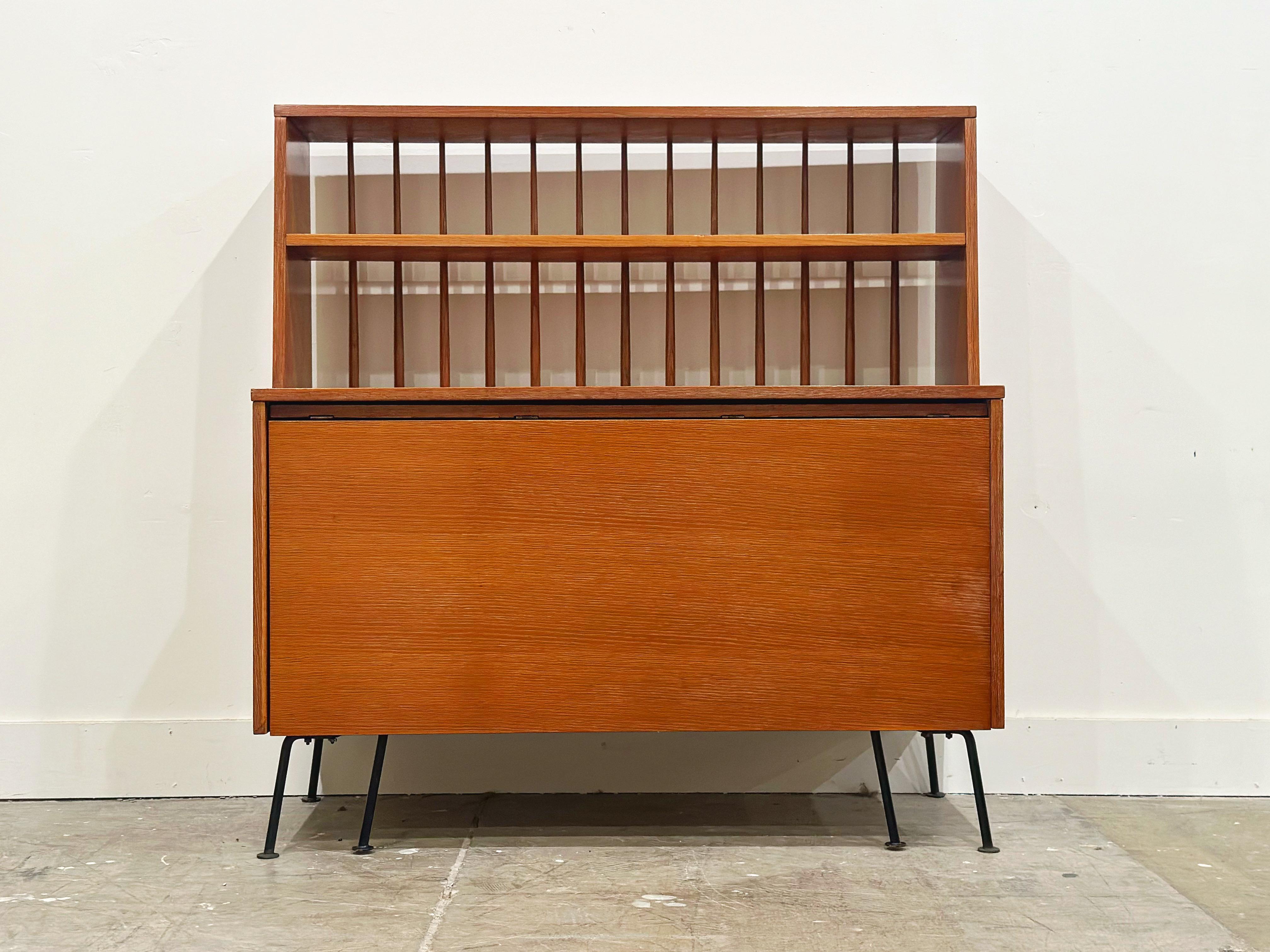 Mid-Century Modern Raymond Loewy - Mengel - Credenza Table Console Convertible Buffet Dining Table For Sale
