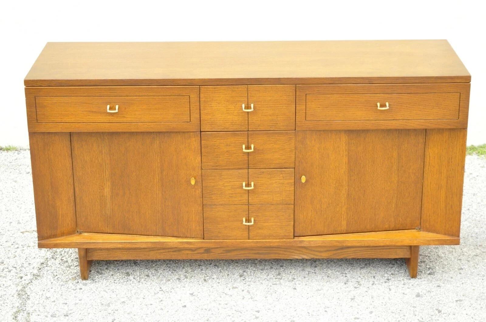 Raymond Loewy Mengel Mid Century Modern Sculpted Oak Buffet Sideboard Credenza For Sale 5
