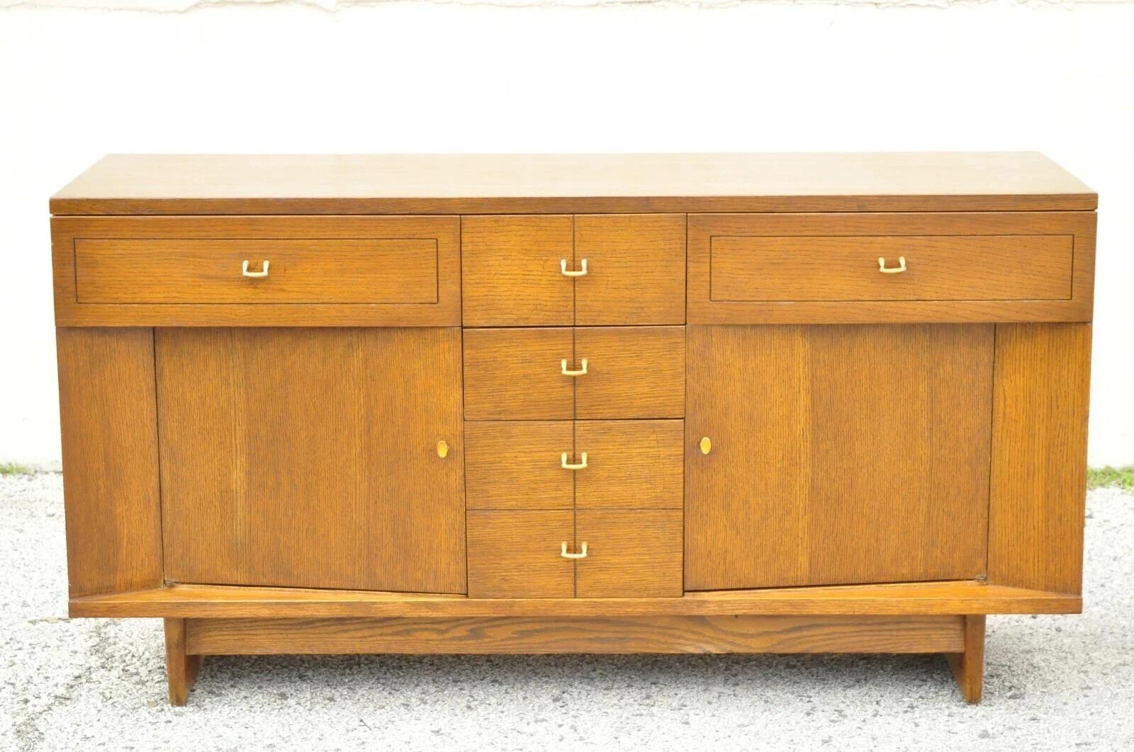 Raymond Loewy Mengel Mid Century Modern Sculpted Oak Buffet Sideboard Credenza For Sale 6