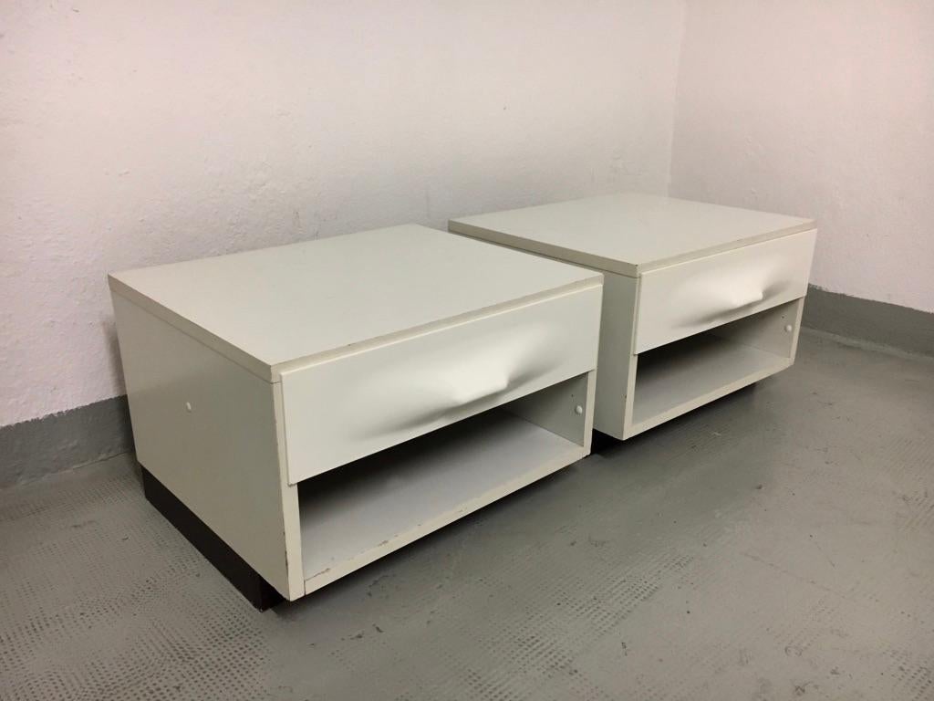 Raymond Loewy Pair of Bedside Tables by DF2000, France, 1960s In Good Condition In Geneva, CH