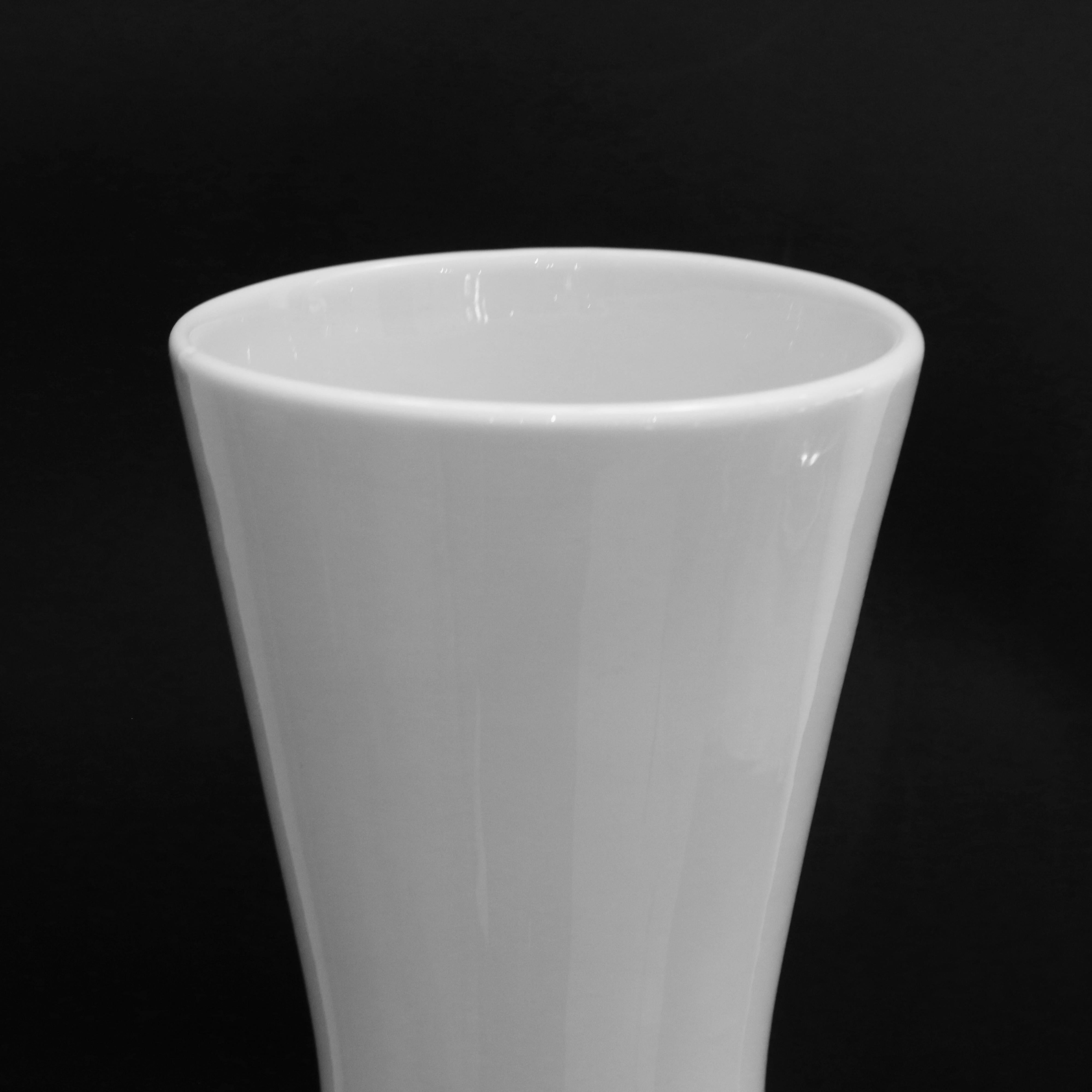 Raymond Loewy Vaso Rosenthal in porcellana Germania 1960 circa In condizioni buone in vendita a New York, NY